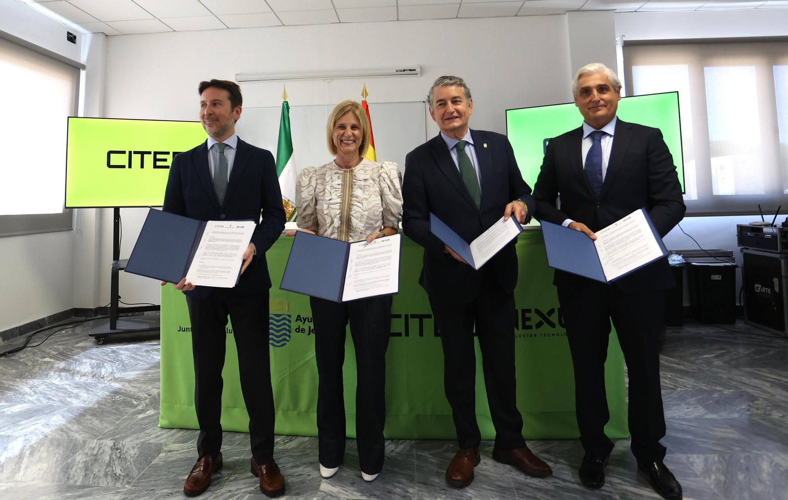 El consejero de Presidencia y la alcaldesa de Jerez, junto a los responsables del Clúster Nexur y el CITED.
