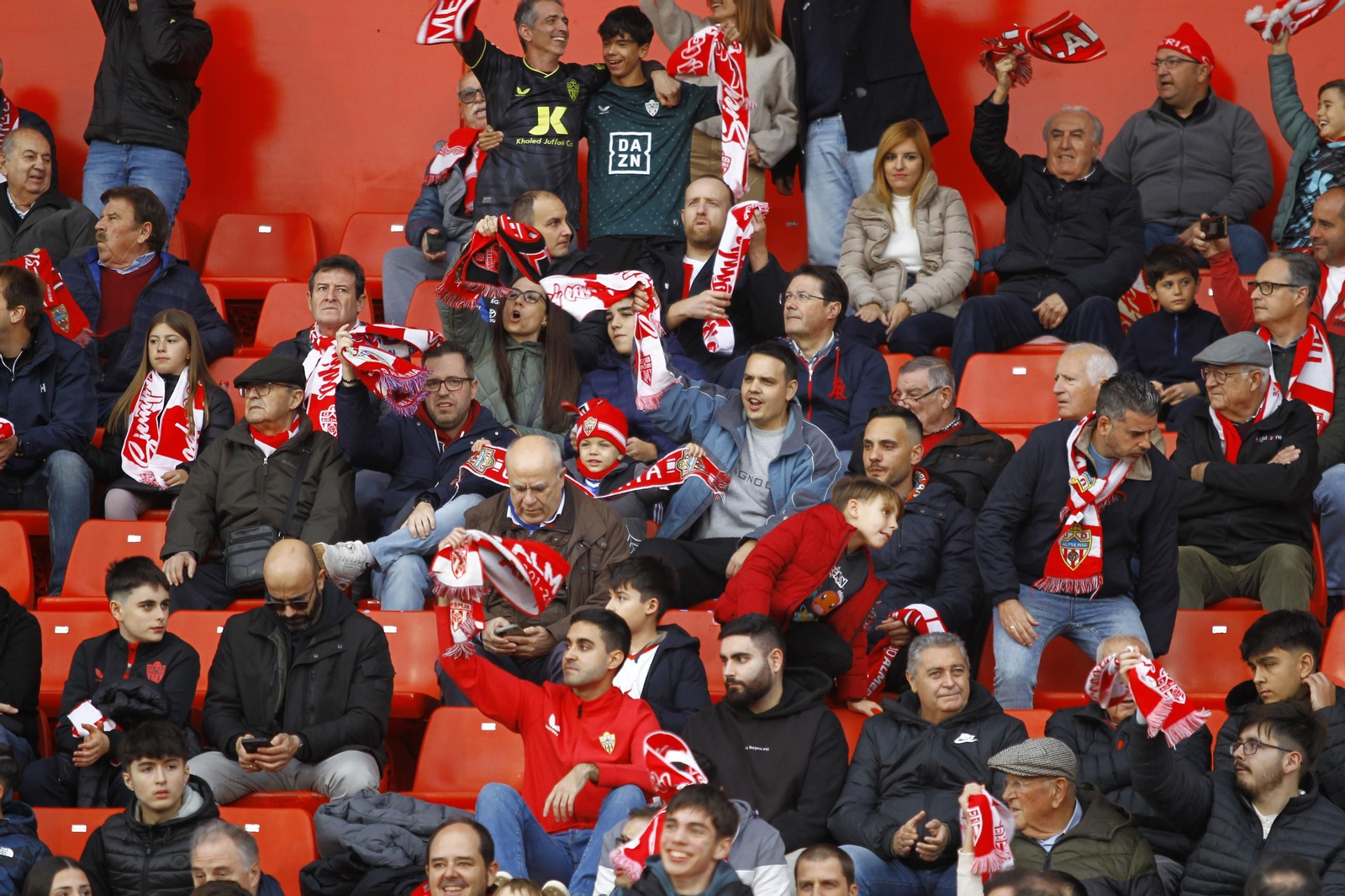 Búscate en la arrolladora victoria del Almería ante el Sevilla en la Copa del Rey, en imágenes