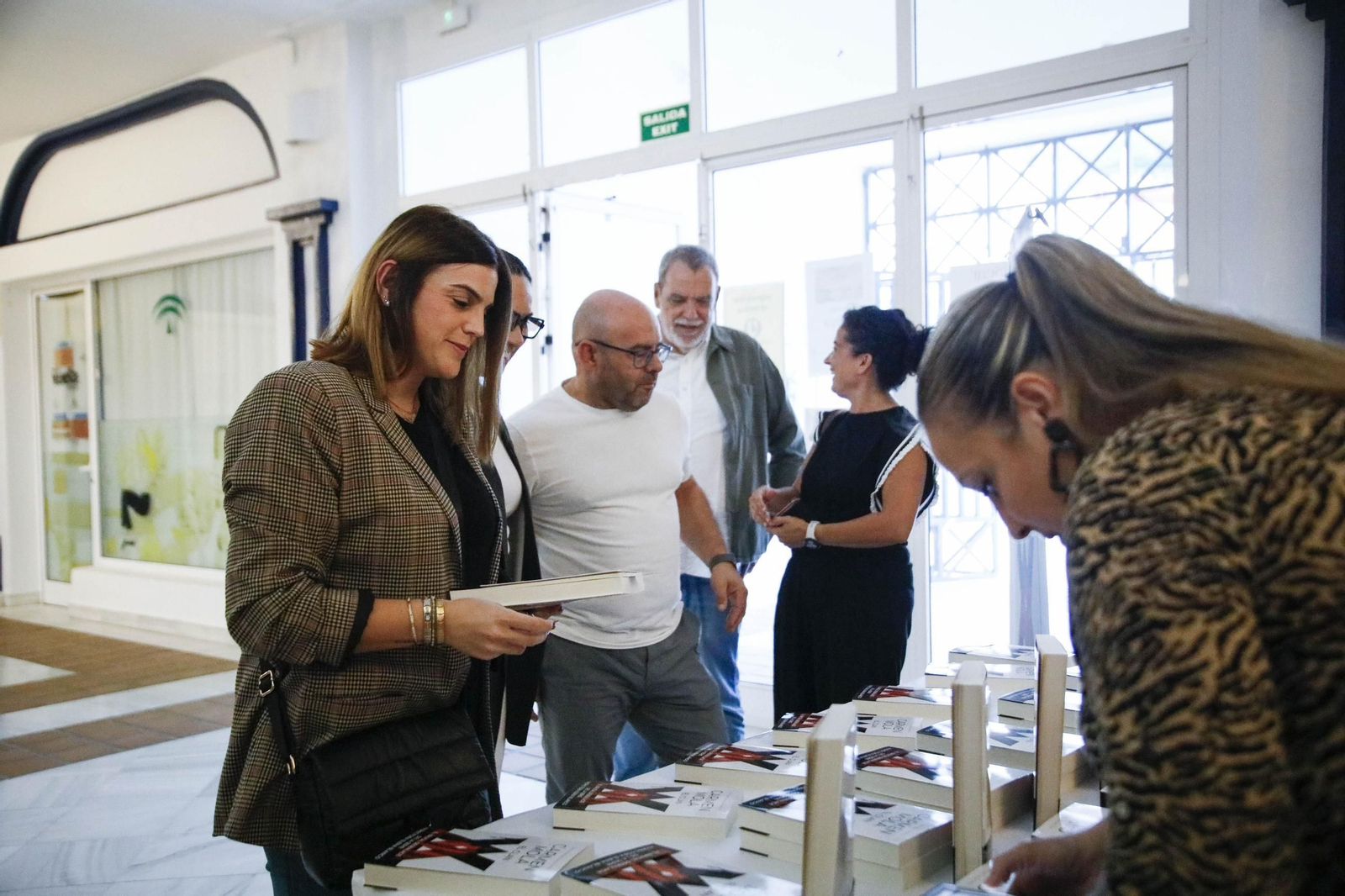Las imágenes de la presentación del libro "El Clan" de Carmen Mola en Mojácar