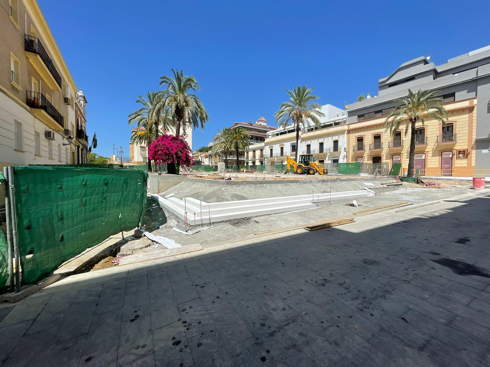 Imágenes de las escaleras de la Plaza de San Pedro de Huelva
