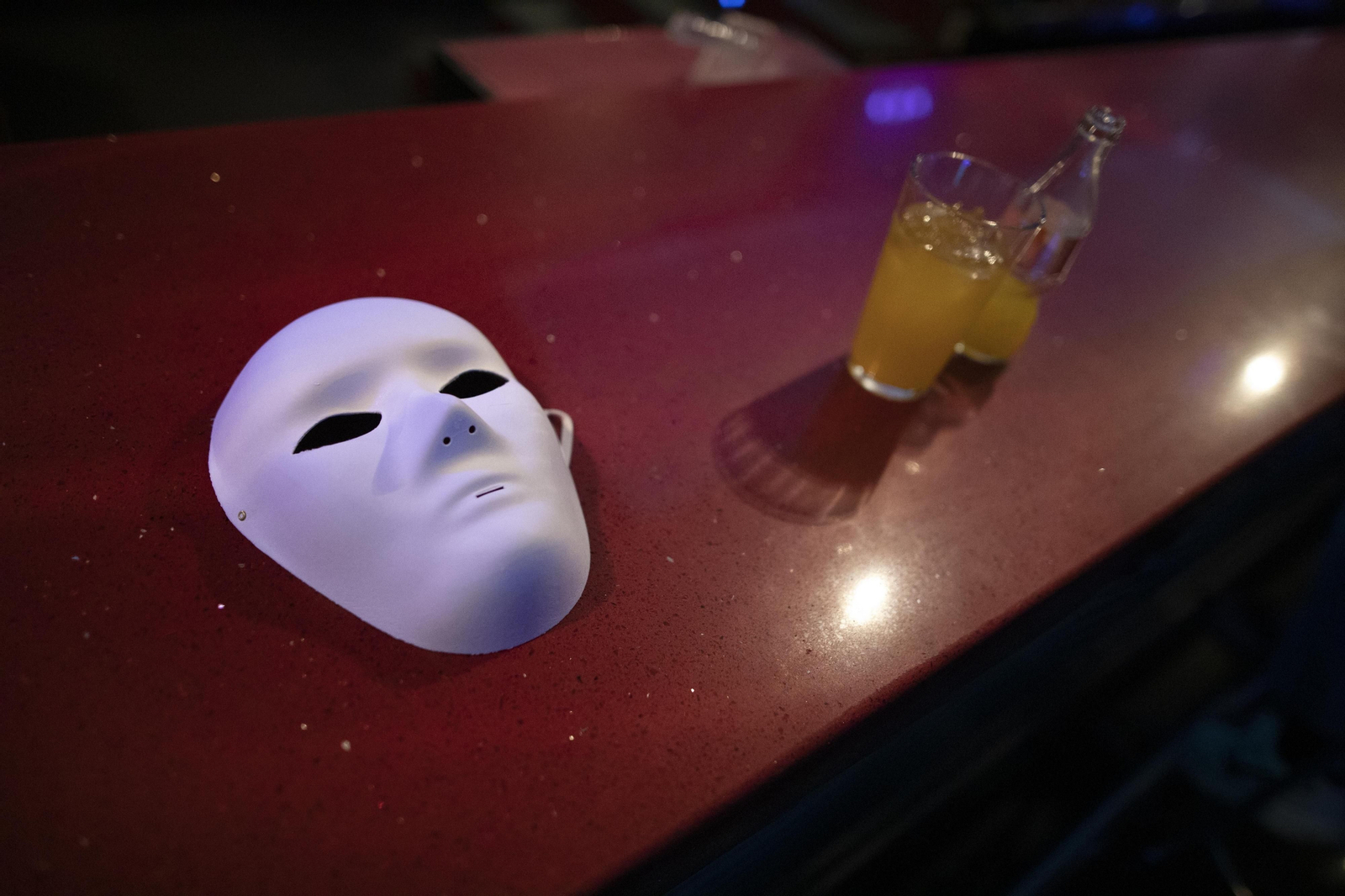 Las fotos de Macarena Olona en un club de alterne de Granada