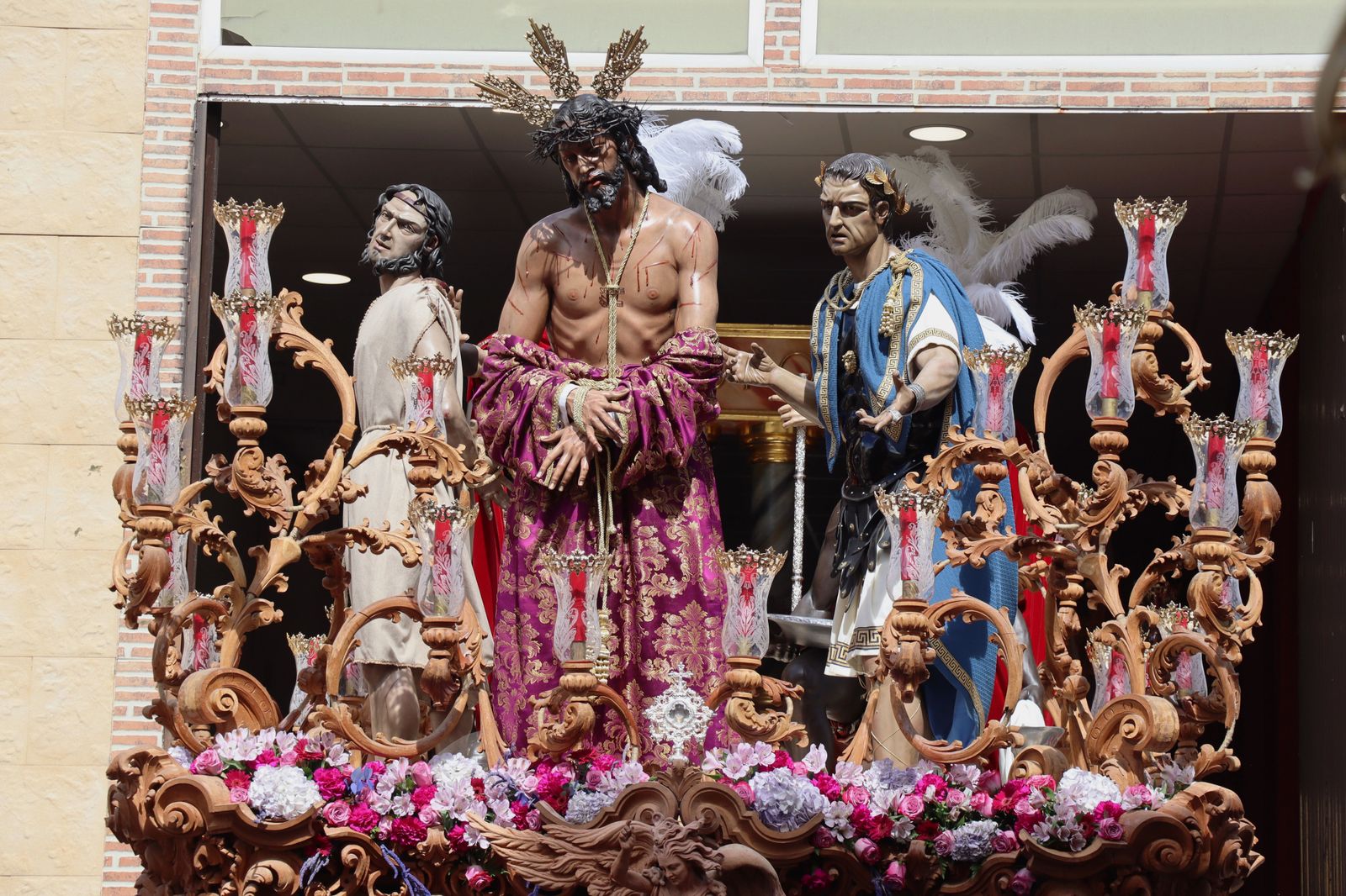 Las mejores imágenes del Martes Santo en Huelva: La Hermandad de La Sentencia