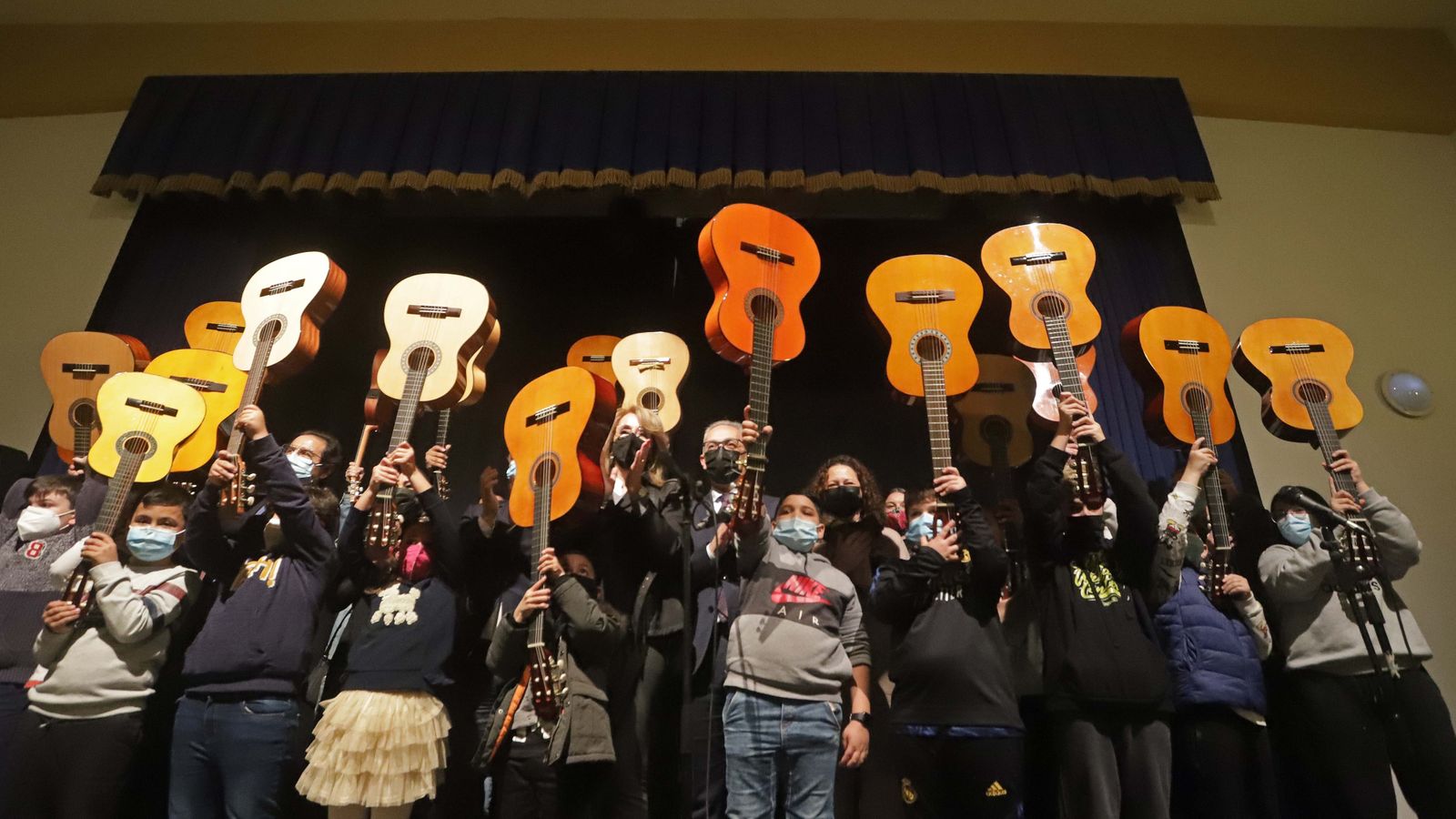 Fotos del acto 'Guitarras al cielo por Paco' en Algeciras
