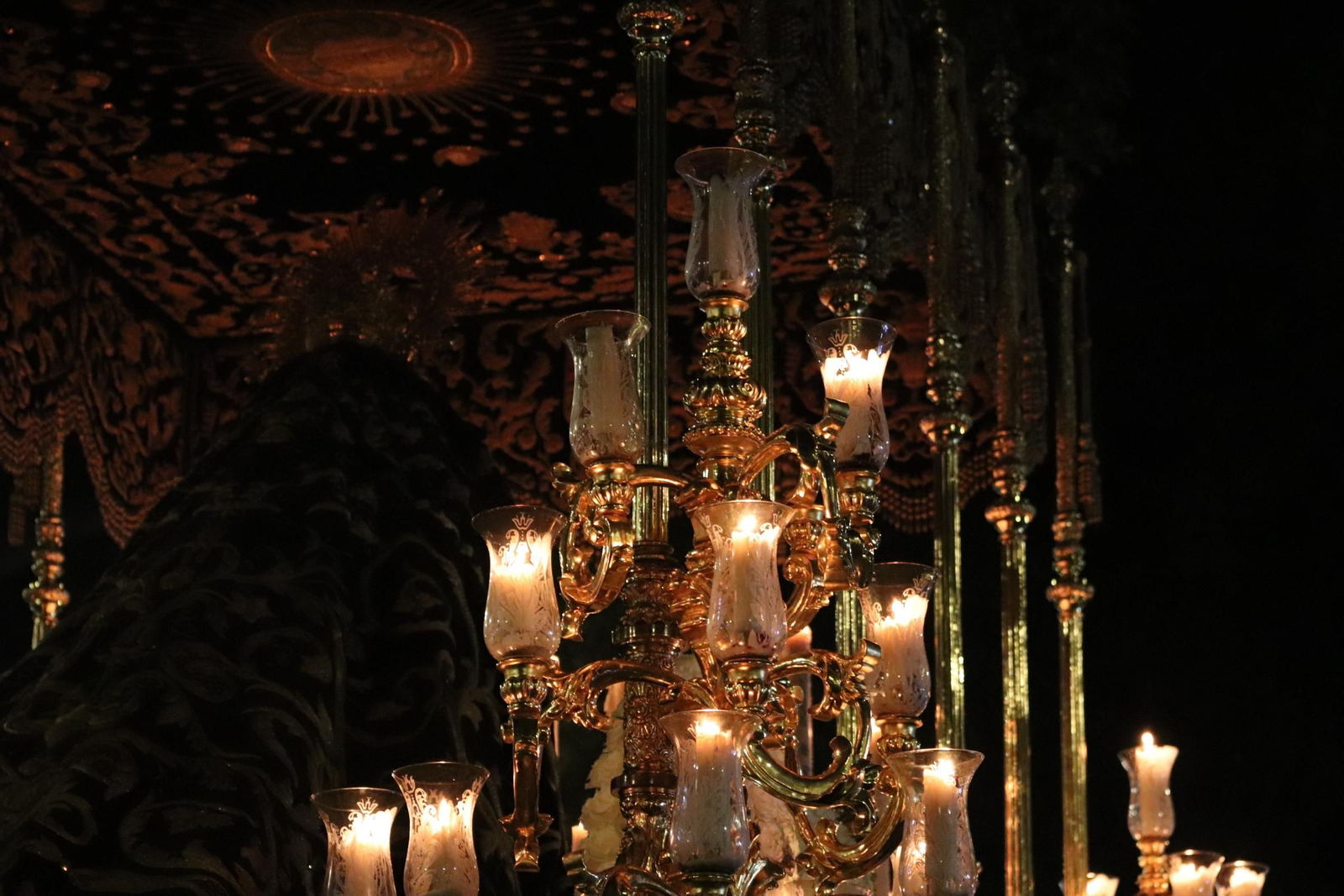 Amor y Caridad en el Viernes Santo de Málaga, en imágenes