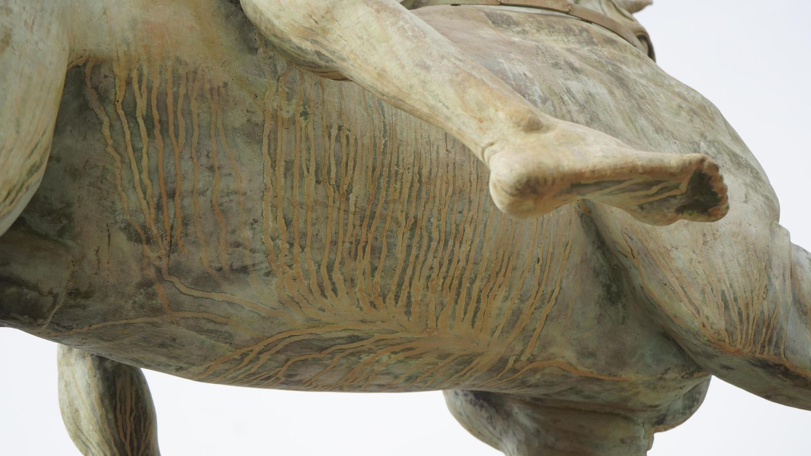 Estado de la escultura, que necesita una limpieza.