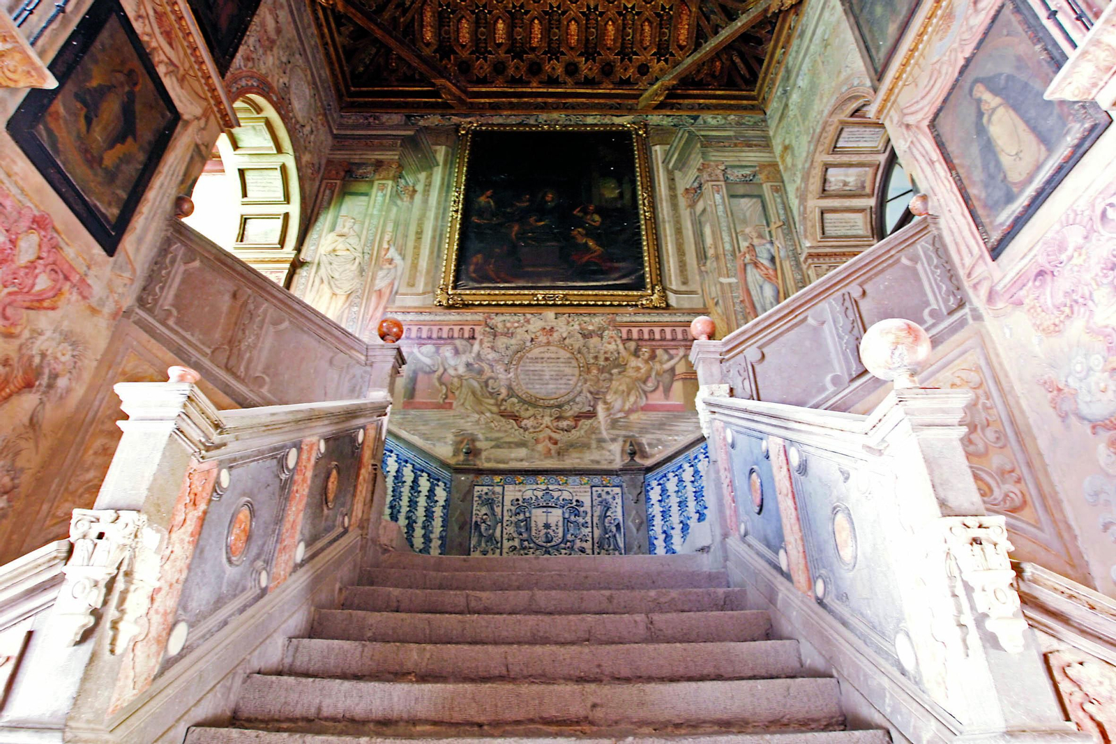 Escalera principal del Hospital de San Juan de Dios.
