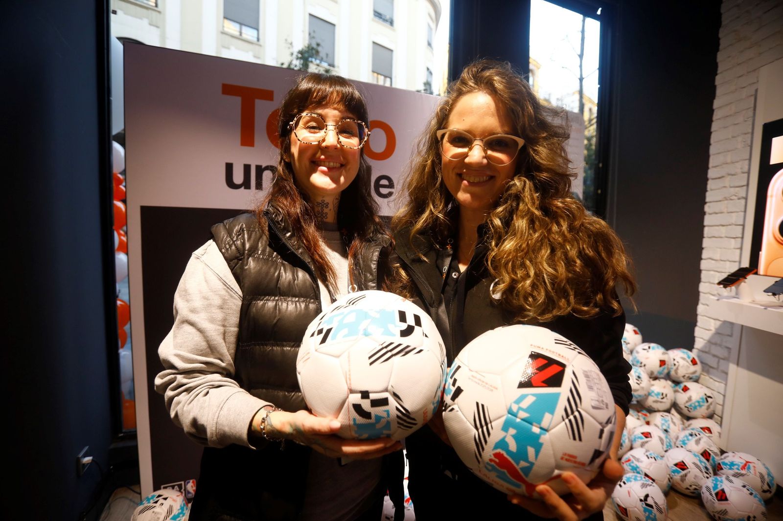 Las mejores fotos de la exitosa firma de autógrafos del Córdoba CF en el centro de la ciudad