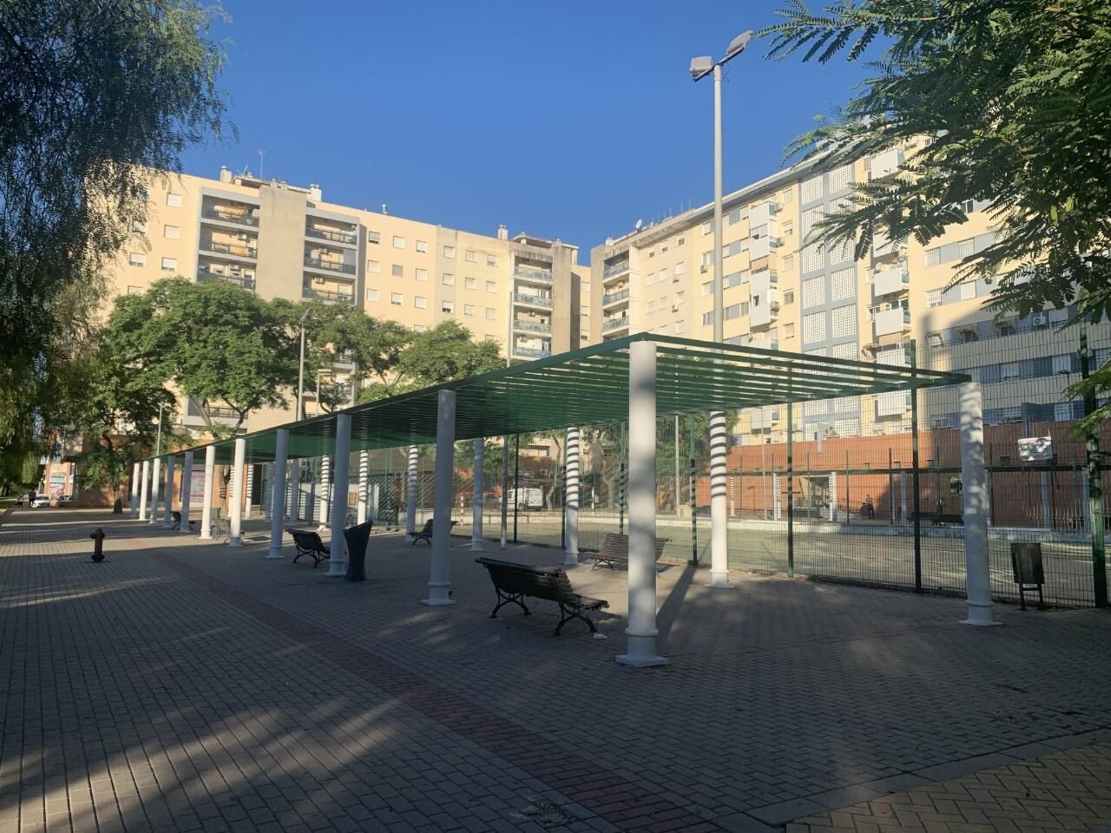Las plazas de Nueva Huelva están siendo objeto de diversas obras de mejora.