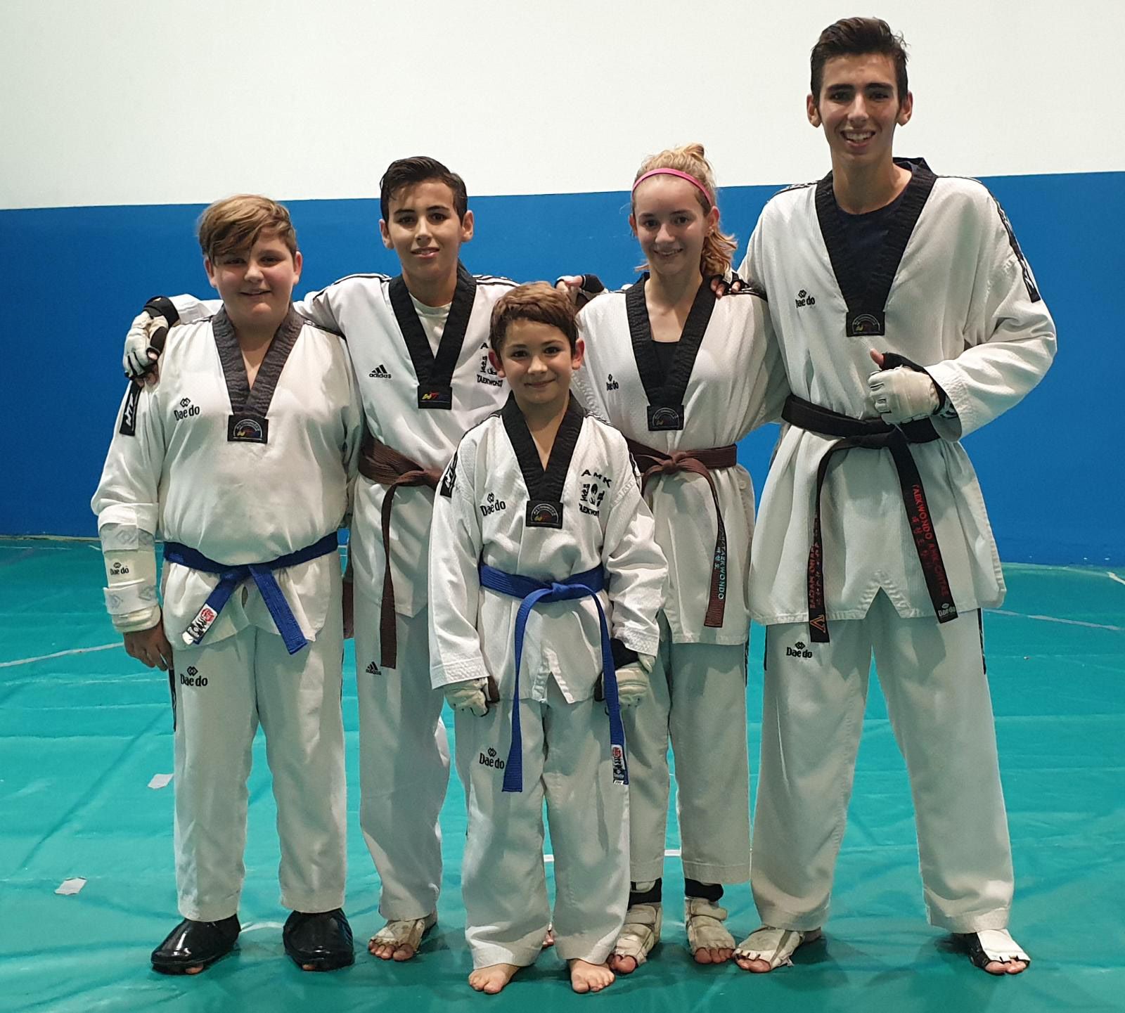 Imagen de los luchadores del AMK-Chitae de Lepe