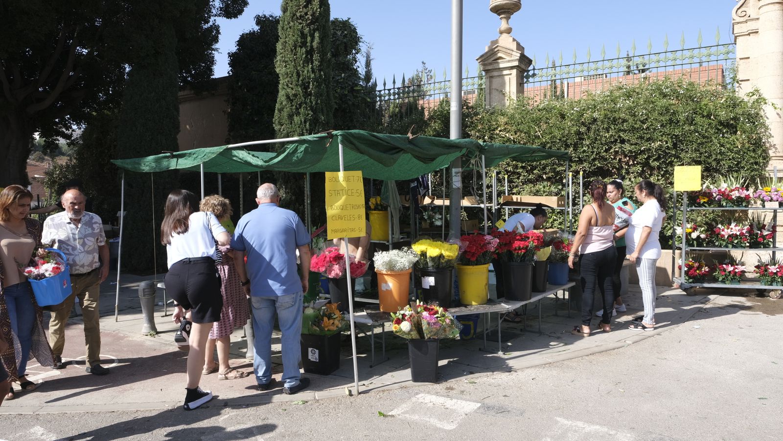 Imágenes del Día de Todos los Santos en el Cementerio de San José de Almería