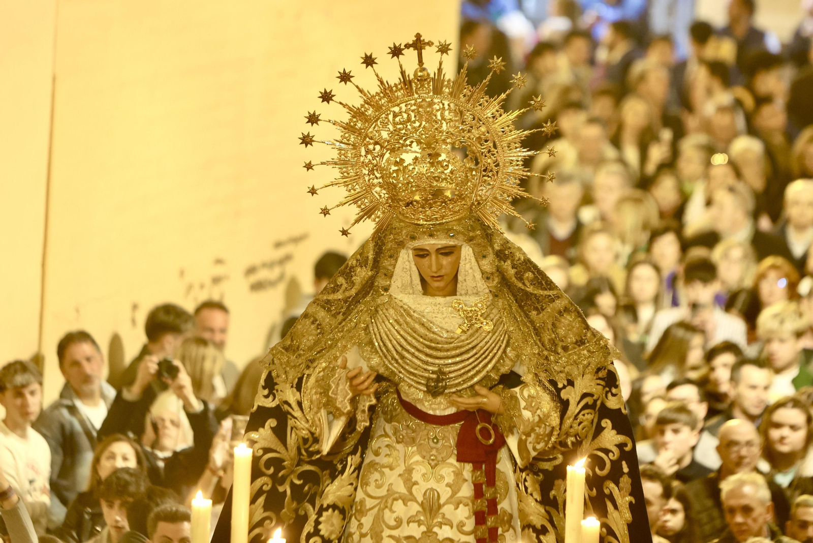 Traslado de las imágenes de la Hermandad de la Esperanza de Triana a su capilla