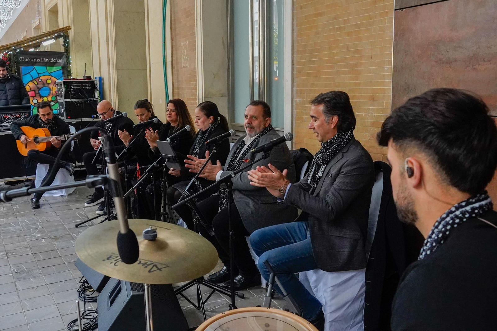 Imágenes de la inauguración del Belén y la XV&nbsp;Muestra de Dulces y Vinos Navideños de la provincia de Huelva en&nbsp;la&nbsp;Diputación
