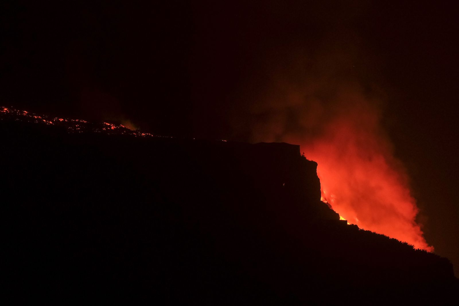 Así ha entrado la lava en el mar: las imágenes de un espectáculo de ciencia ficción