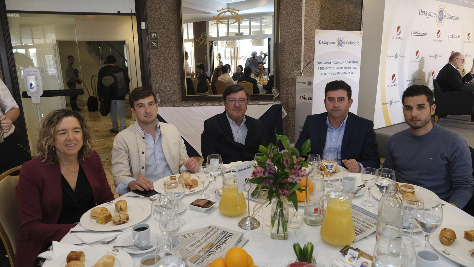 Desayuno coloquio de Grupo Joly y Cajasur, con la participación del ponente Enrique de los Ríos