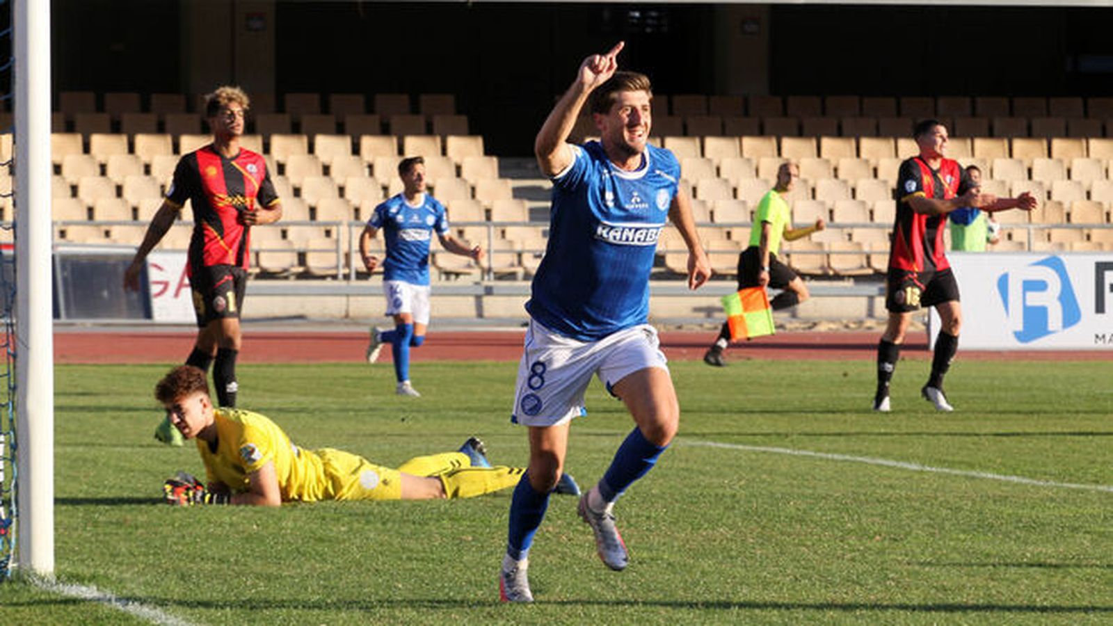 Goma celebra en Chapín ante el Cabecense uno de los goles que ha anotado este curso.