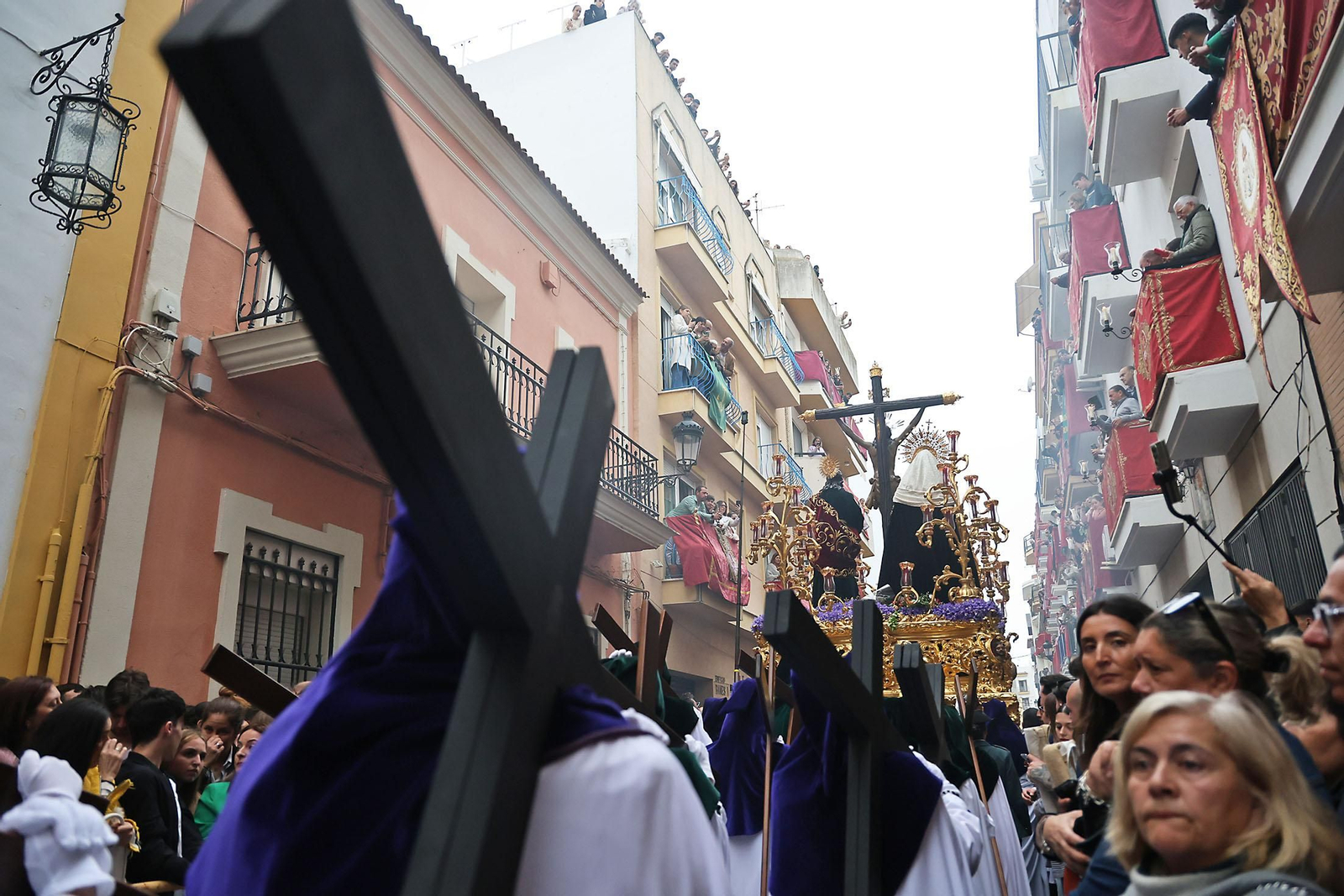 Miércoles Santo: La Hermandad de La Esperanza por las calles de Huelva