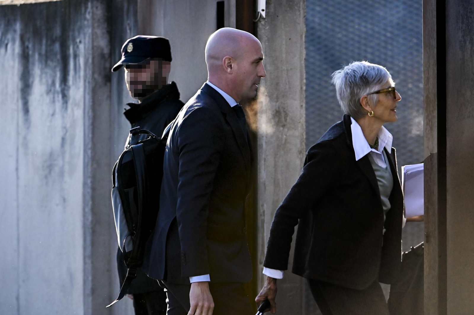 Las fotos del día de la declaración de Rubiales en el juicio