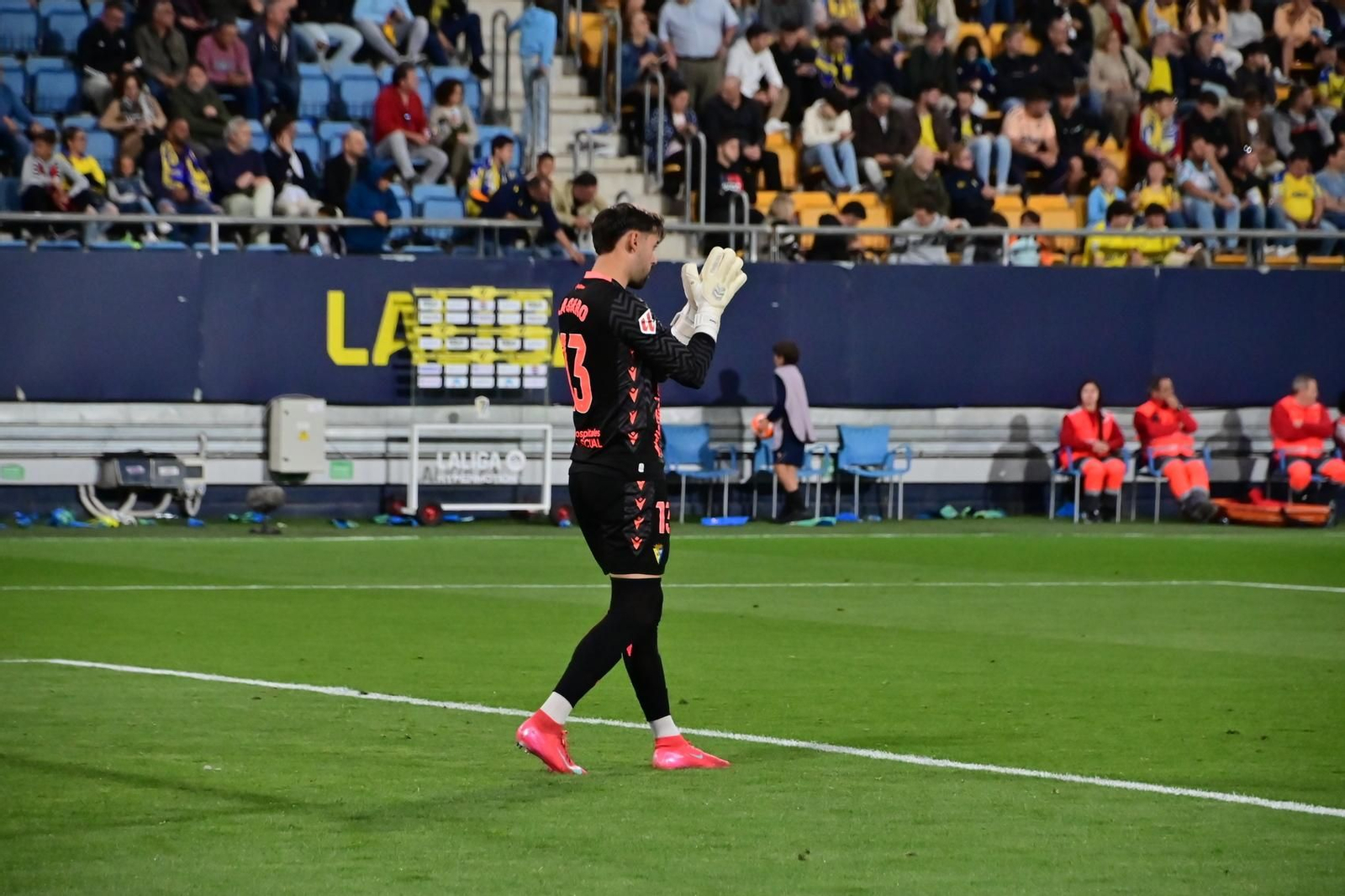 Caro durante el partido Cádiz-Almería.