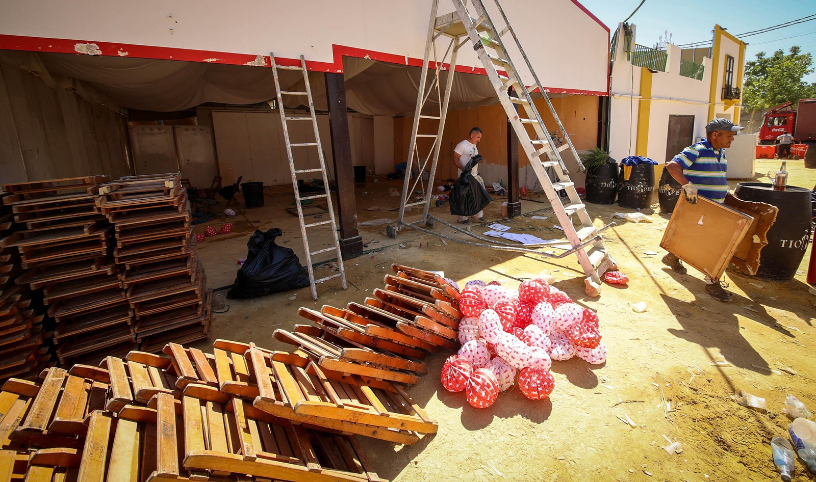 Desmontaje de las casetas de la feria de Jerez 2023
