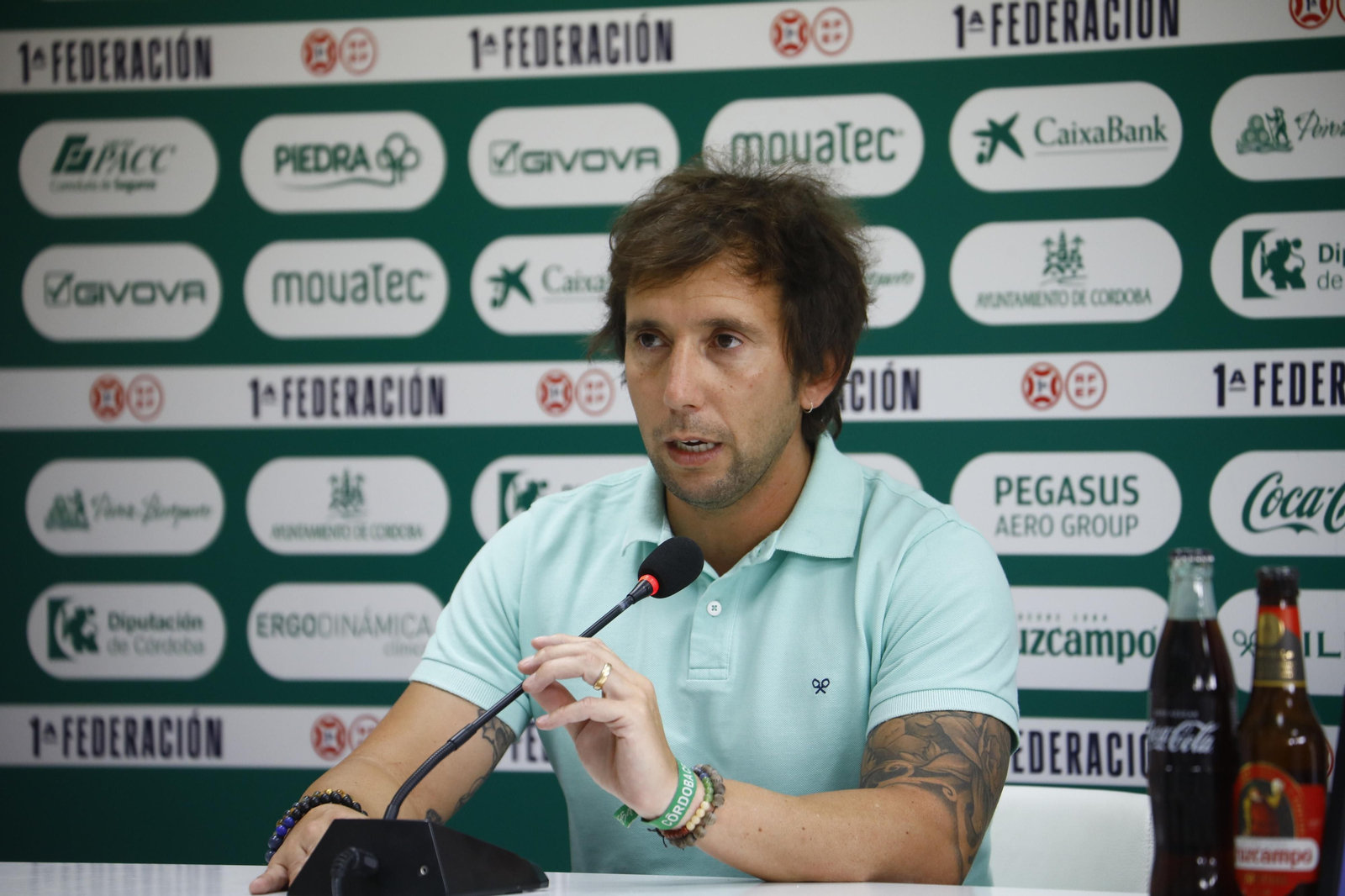 Las mejores fotos de la presentación de Carlos Albarrán con el Córdoba CF