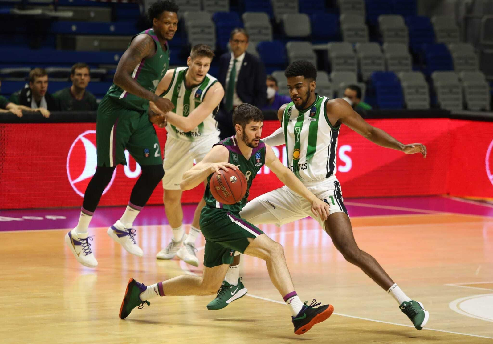 Las fotos del Unicaja - Joventut del Top 16 de Eurocup