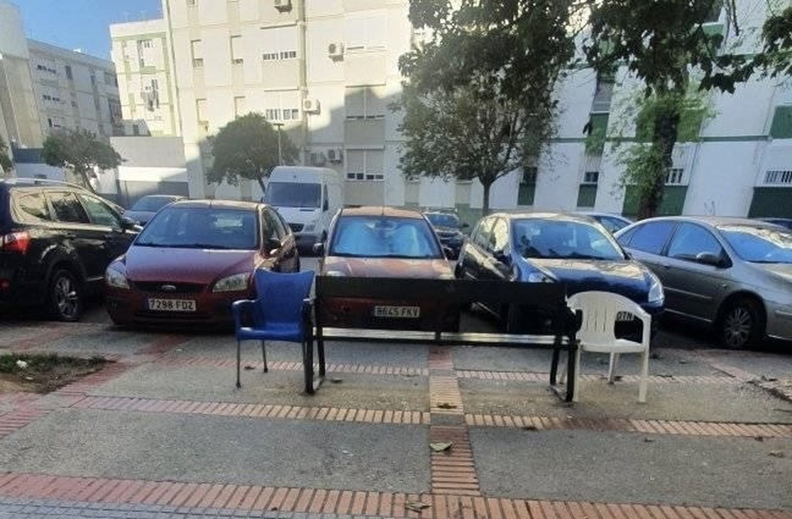 Abandonar sillas con arte