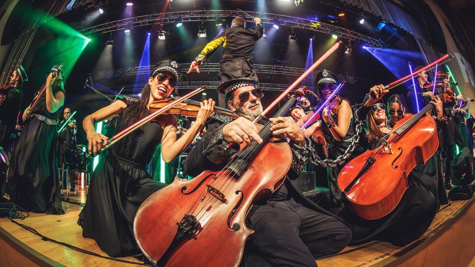 Ofrece un repertorio compuesto por las bandas sonoras más reconocidas del séptimo arte tales