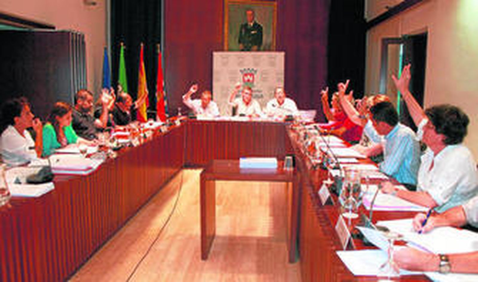 El Pleno vota el pliego de condiciones del servicio de agua y basura a una empresa privada.