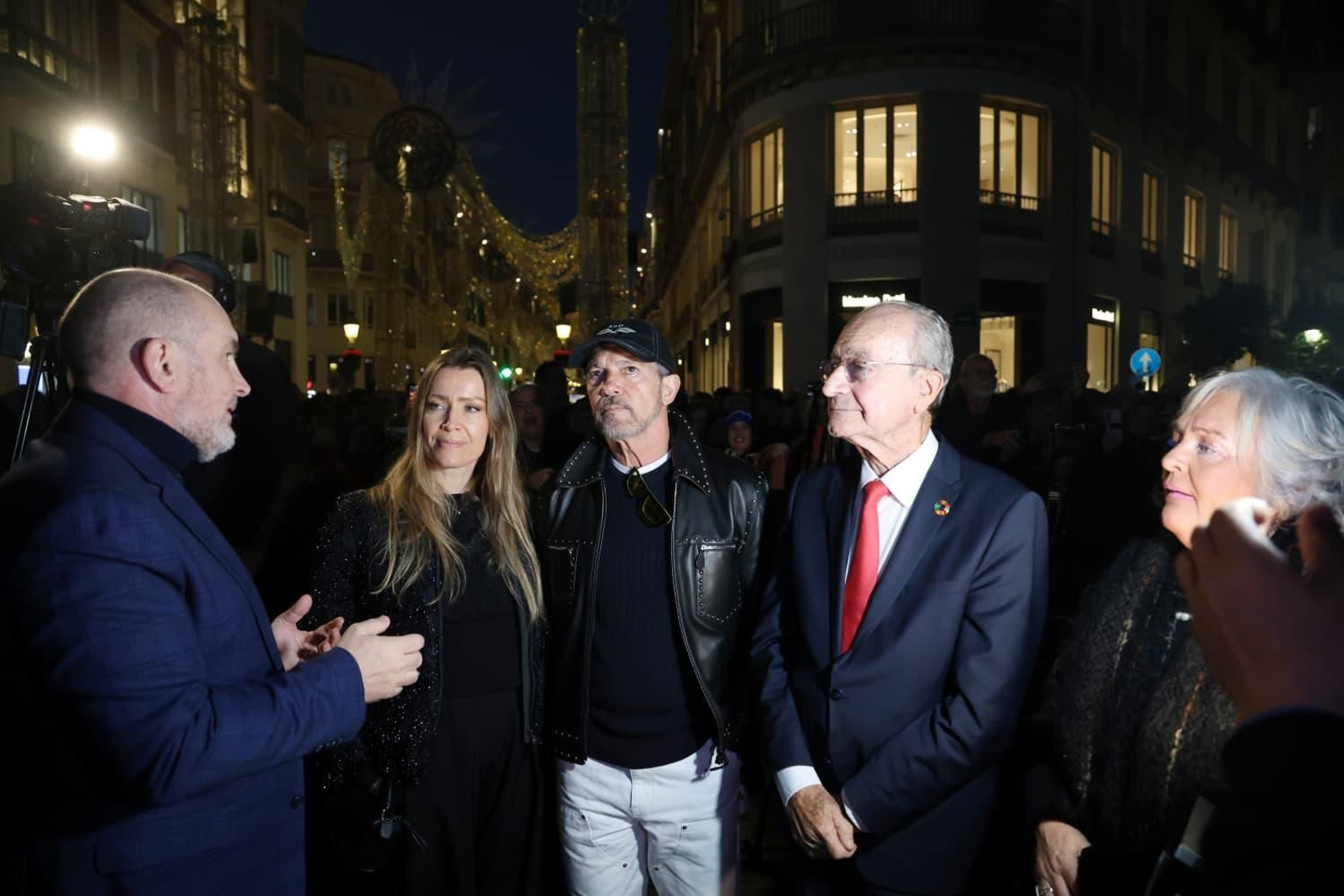 Las nuevas luces de Navidad de la calle Larios de Málaga, en fotos