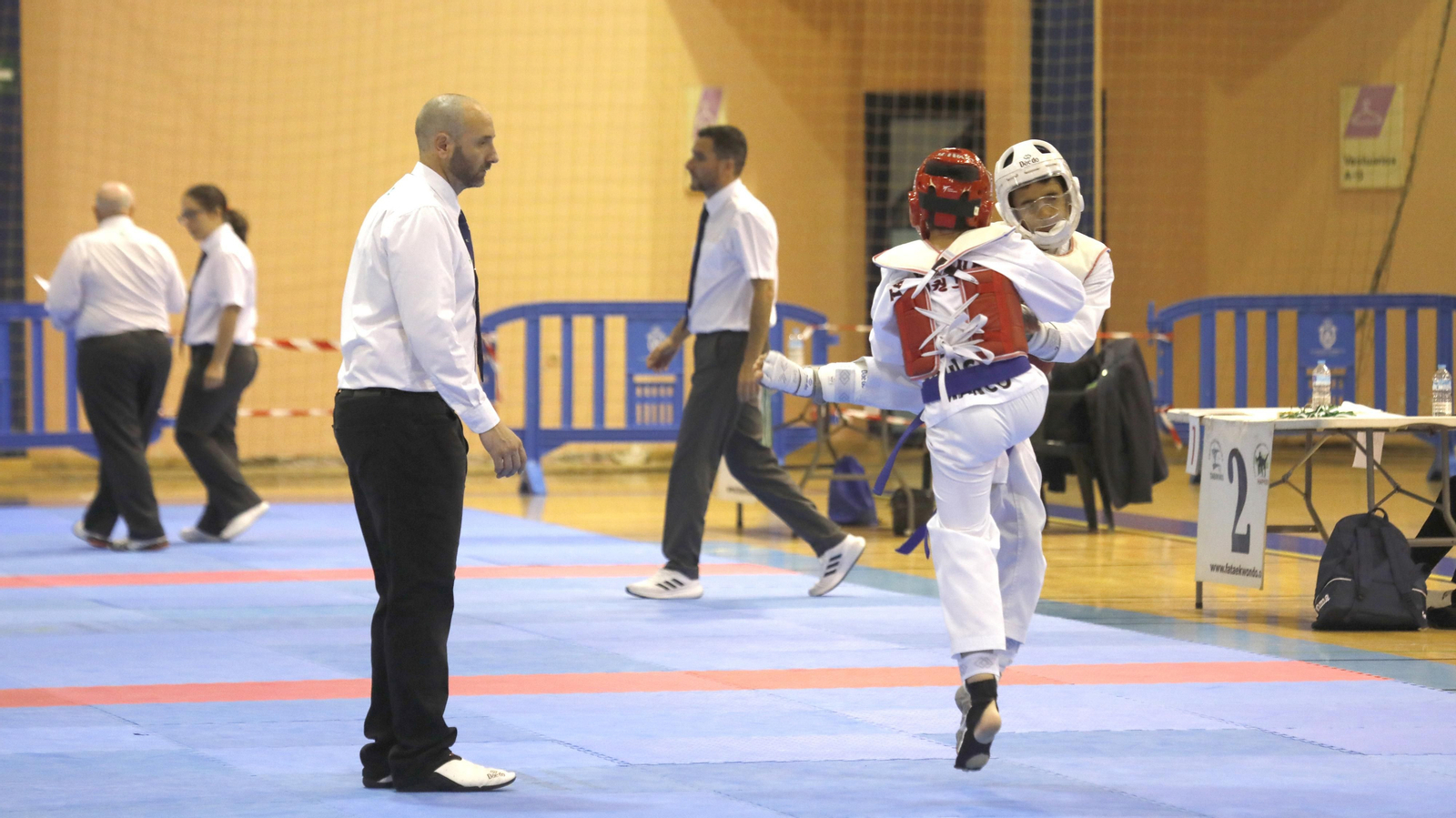 Jornada de torneo base de taekwondo olímpico