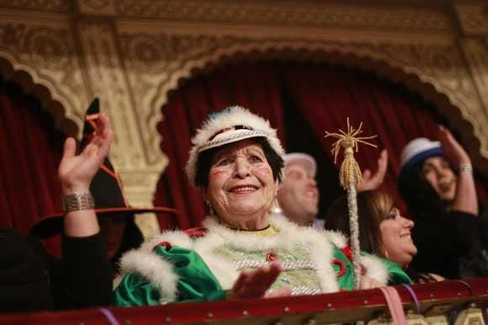 Ambiente que presentaba el Gran Teatro Falla en la Final del COAC

Foto: Julio Gonzalez-Jesus Marin-Lourdes de Vicente