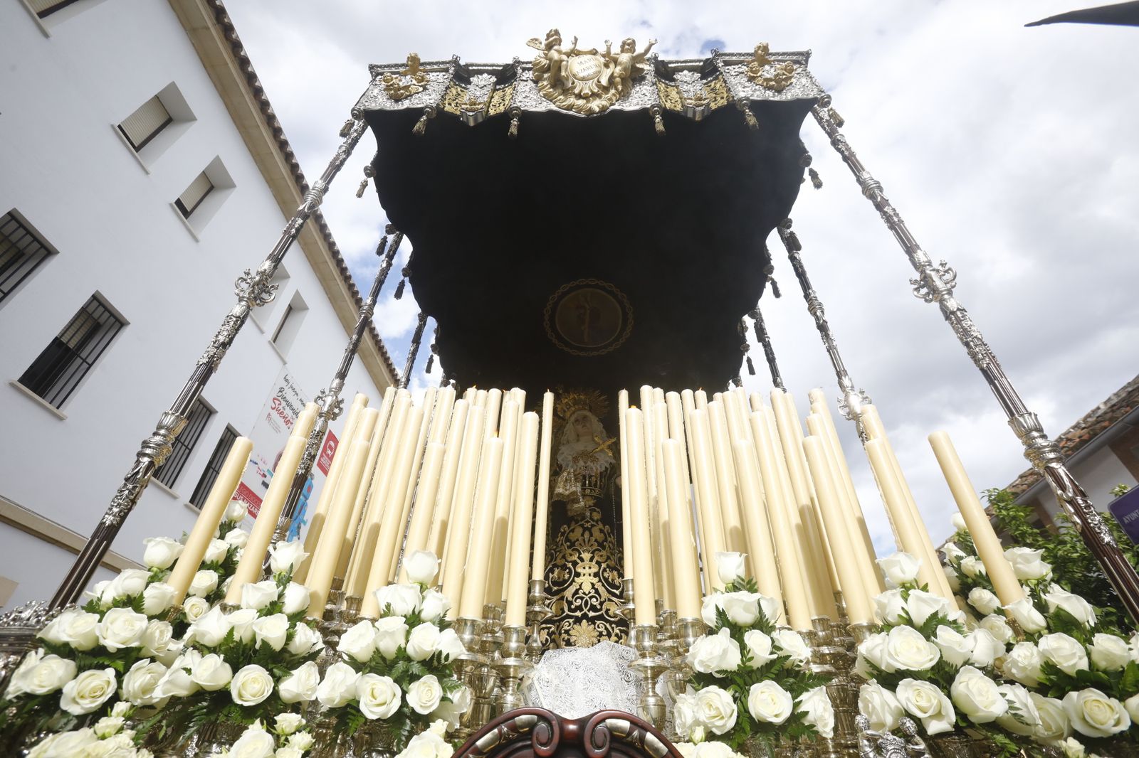 Jueves Santo en Córdoba: La procesión del Nazareno, en imágenes
