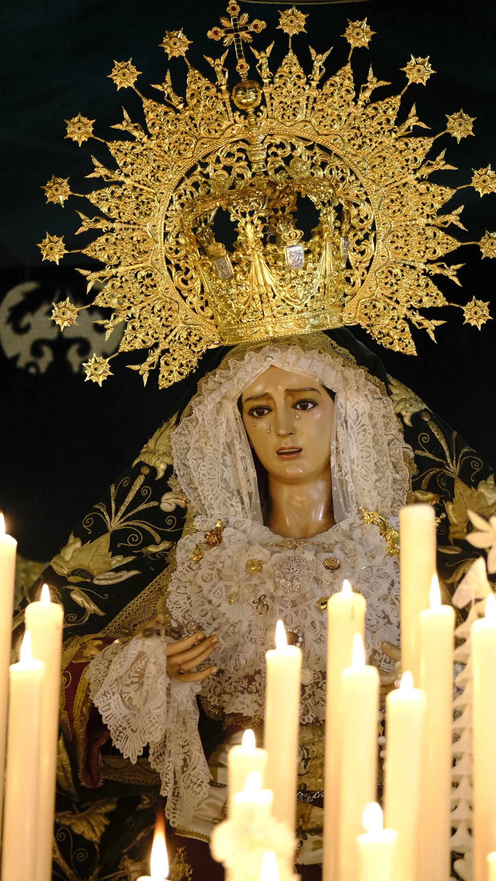 Estudiantes en la Semana Santa de Almería 2025