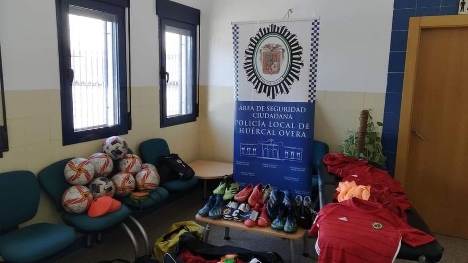 Material robado al Huércal-Overa CF.