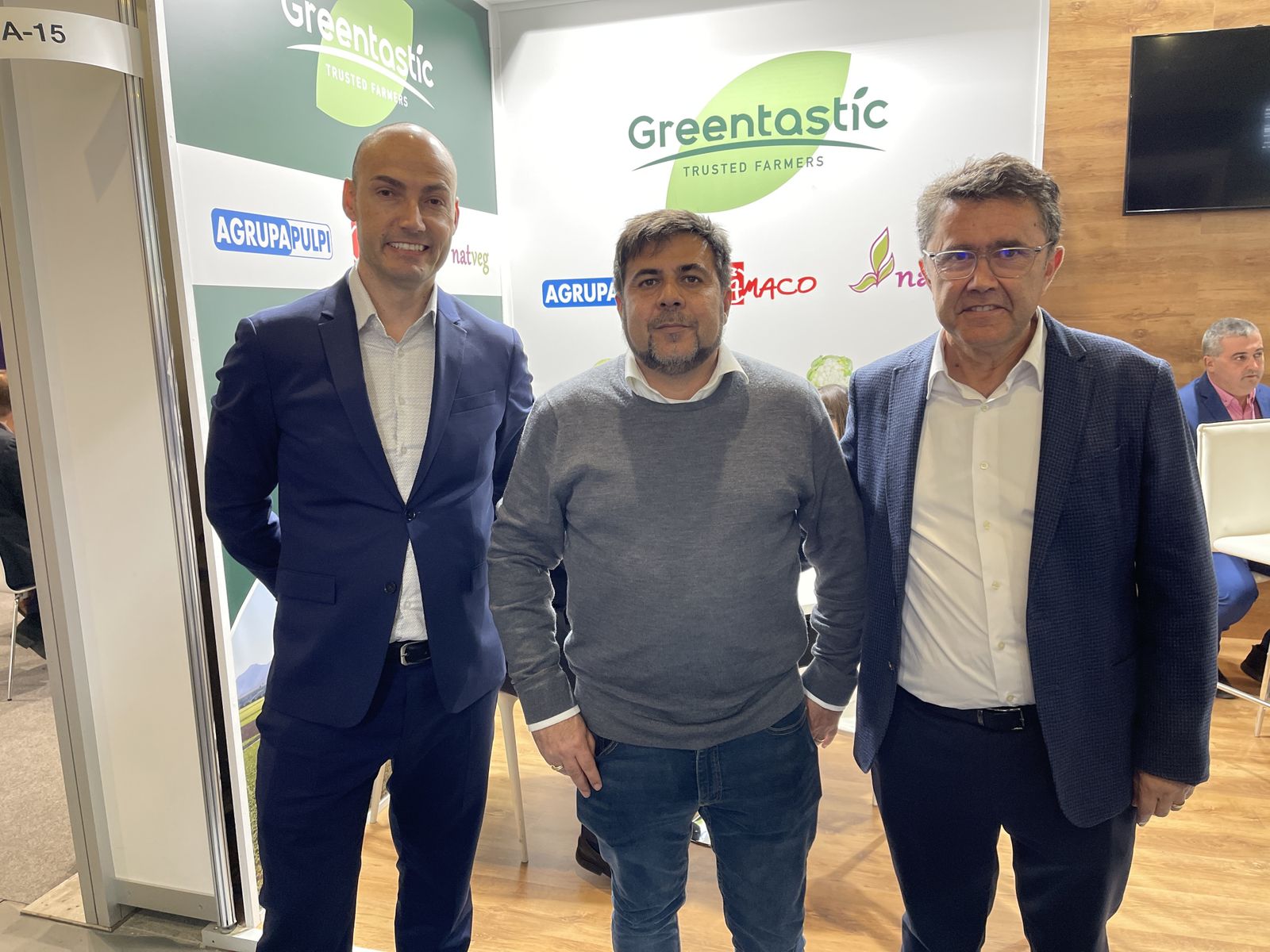 Rodrigo Soler, director general de Agrupapulpí, con parte de su equipo.