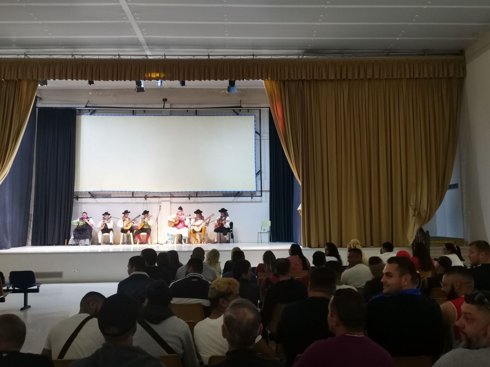 Fandanguillos, soleares y parrales animan a los reos de ‘El Acebuche’