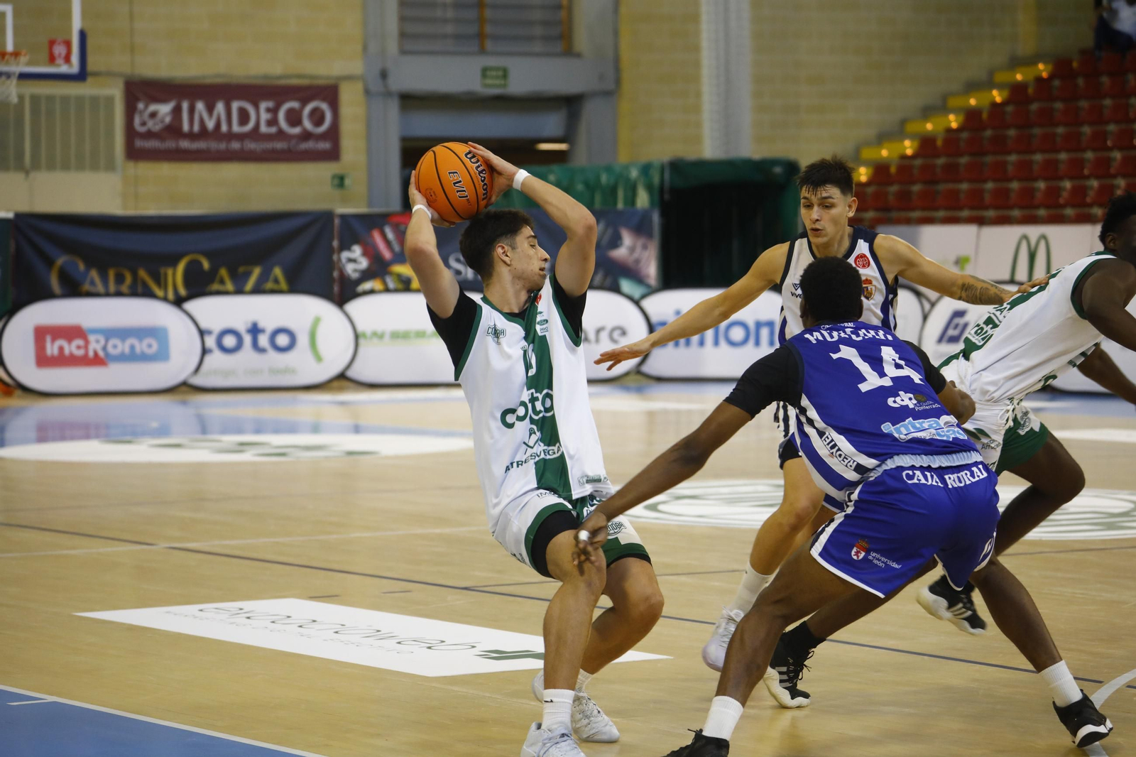 Las mejores fotos del ambiente en Vista Alegre para el Coto Córdoba - Clínica Ponferrada
