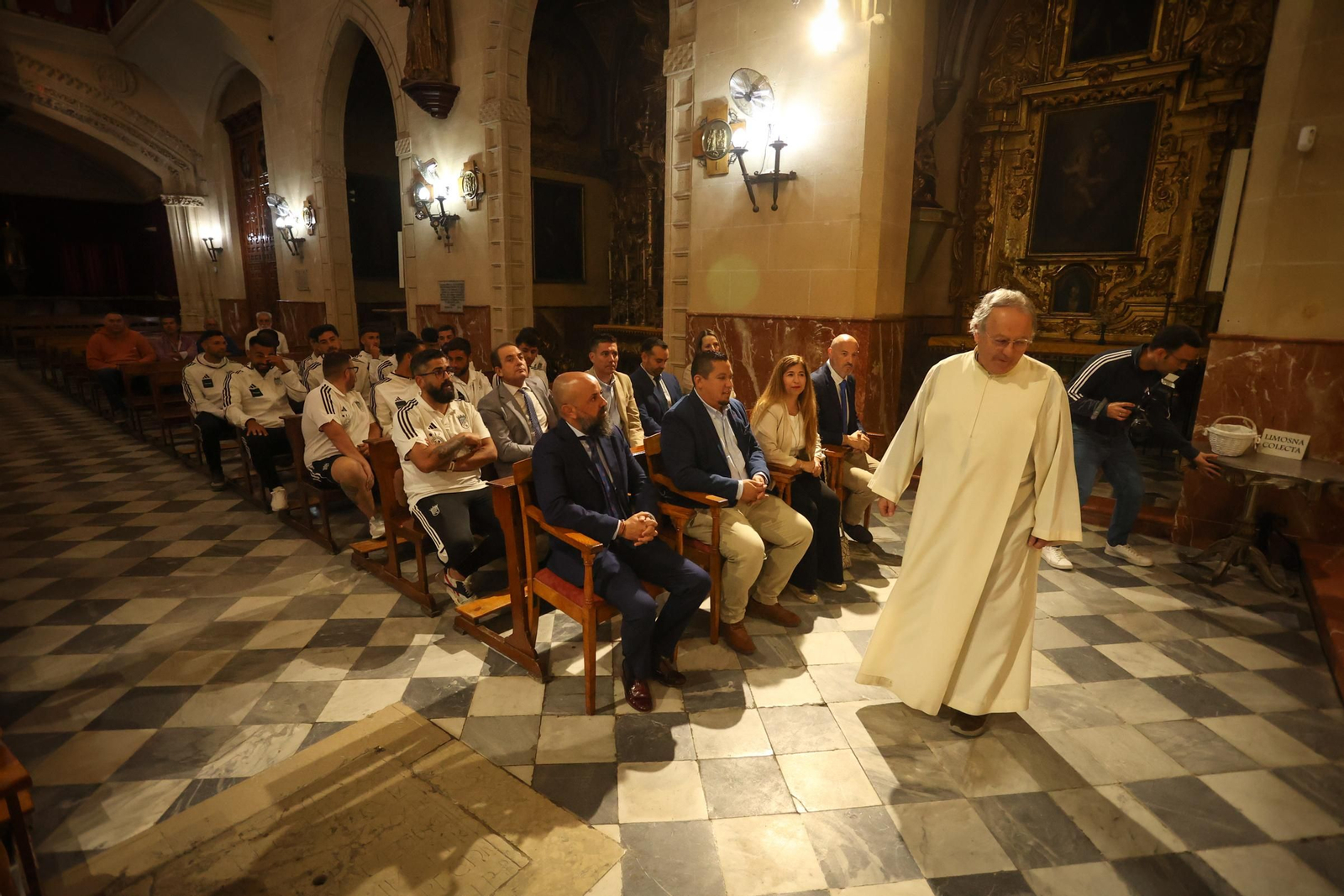 Imágenes de la ofrenda del Xerez CD a la Patrona
