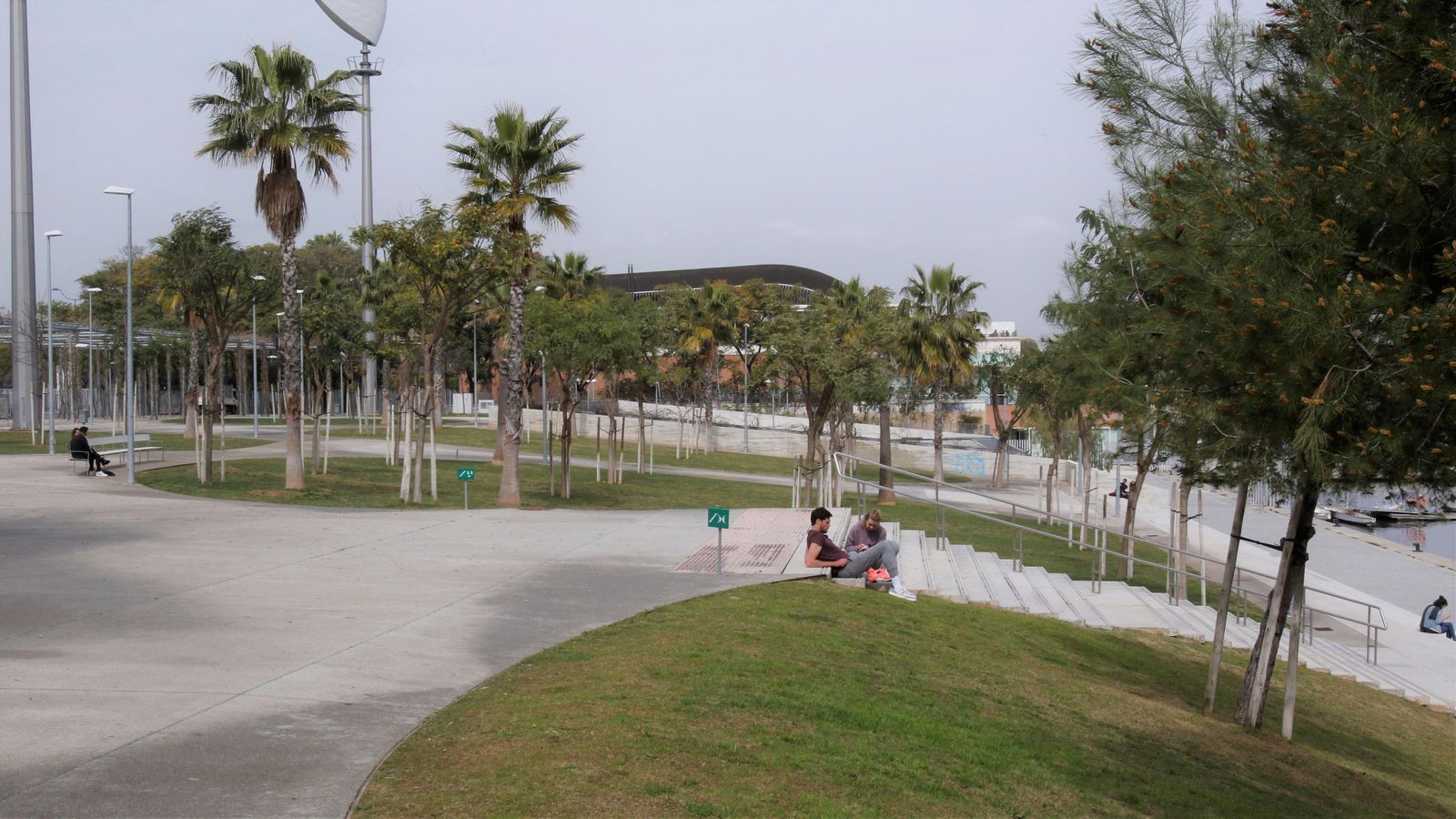 El Parque de Magallanes con sus escalinatas hacia el río.