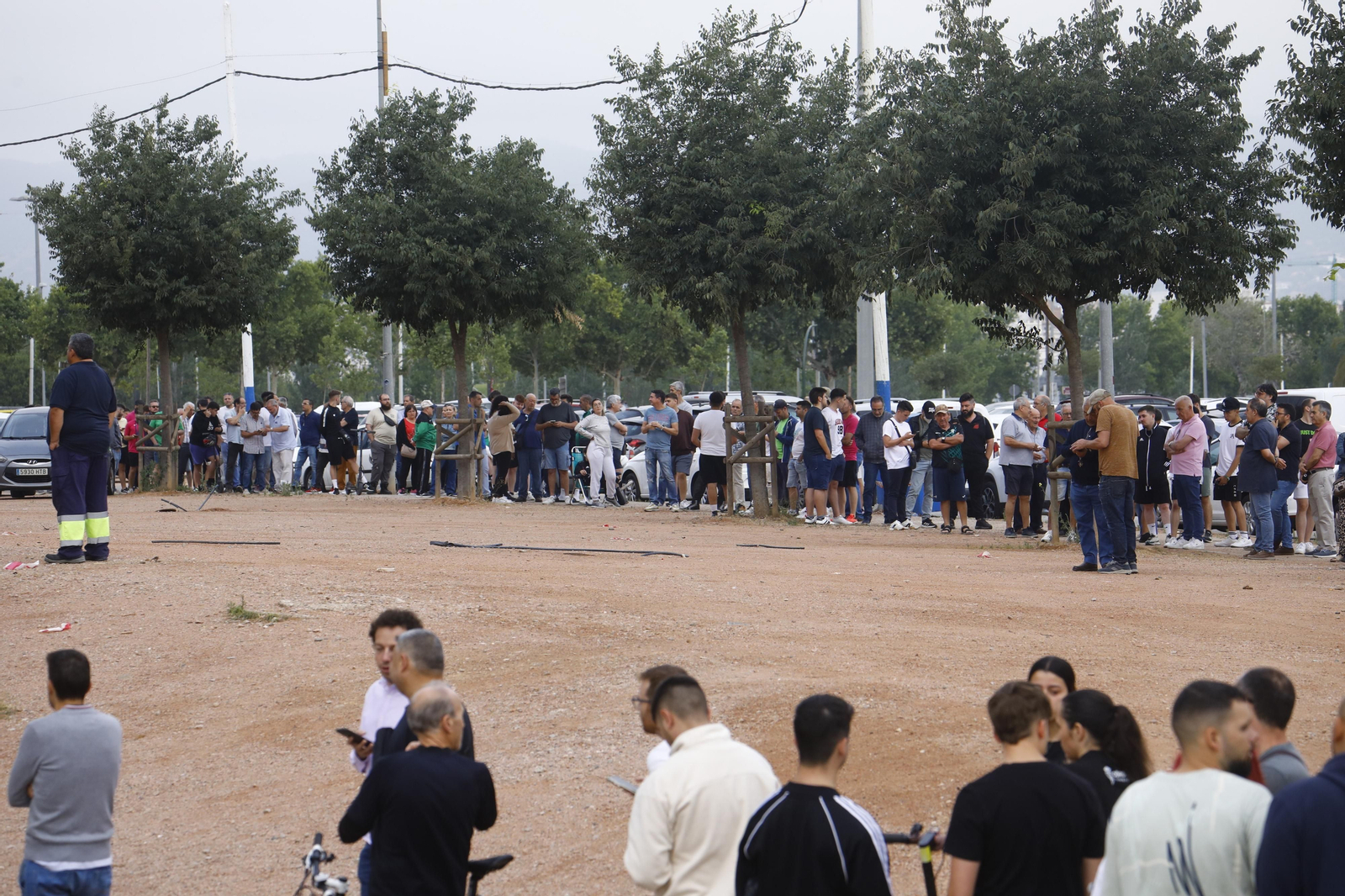 Las mejores fotos de las colas de El Arcángel para conseguir las entradas del Córdoba CF - Barcelona Atlétic Las mejores fotos de las colas de El Arcángel para conseguir las entradas del Córdoba CF - Barcelona Atlétic