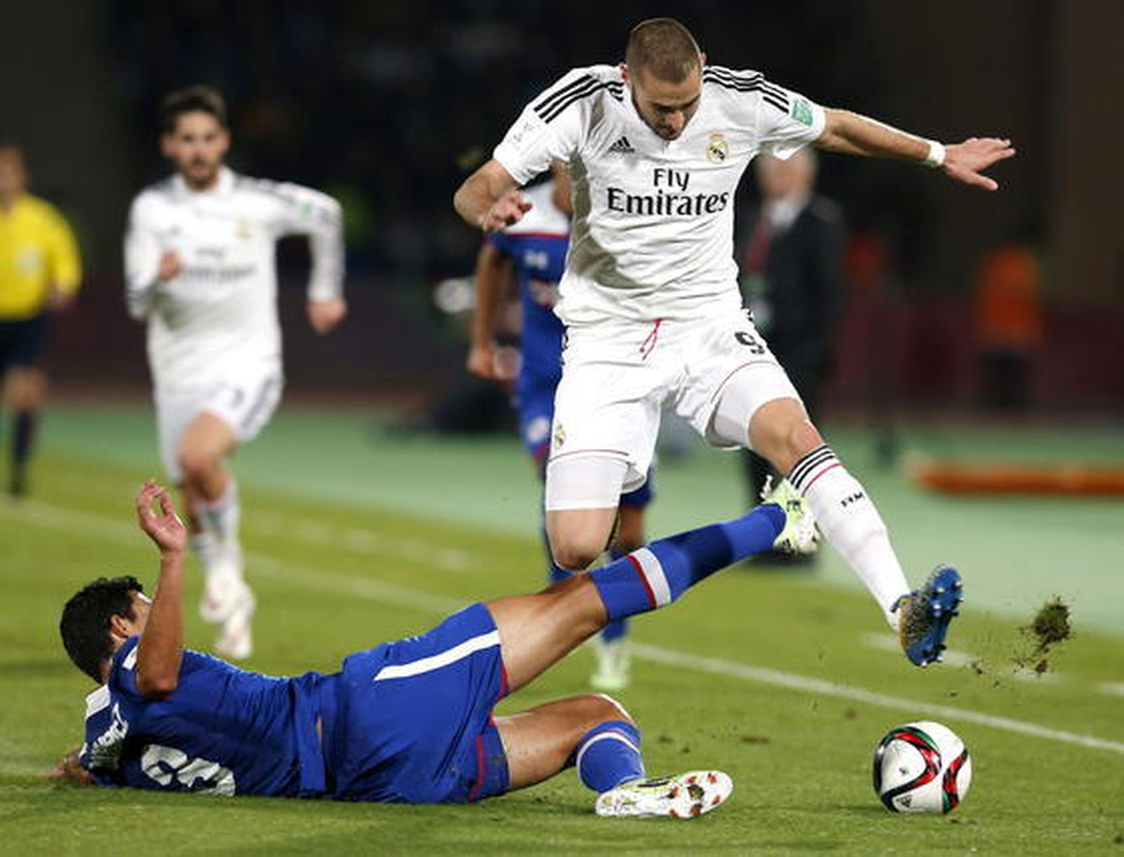 El Real Madrid se gusta para llegar a la final (0-4)