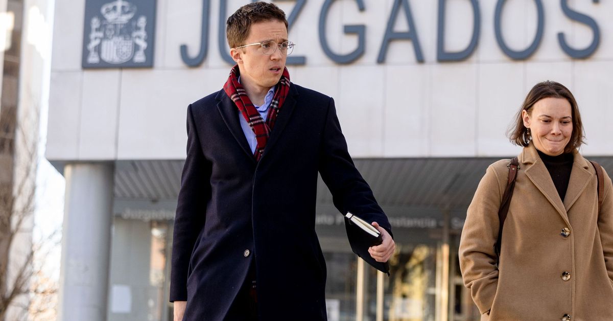 El juez del caso Errejón descarta el archivo y lo cita el 17 de febrero para notificarle la apertura de juicio