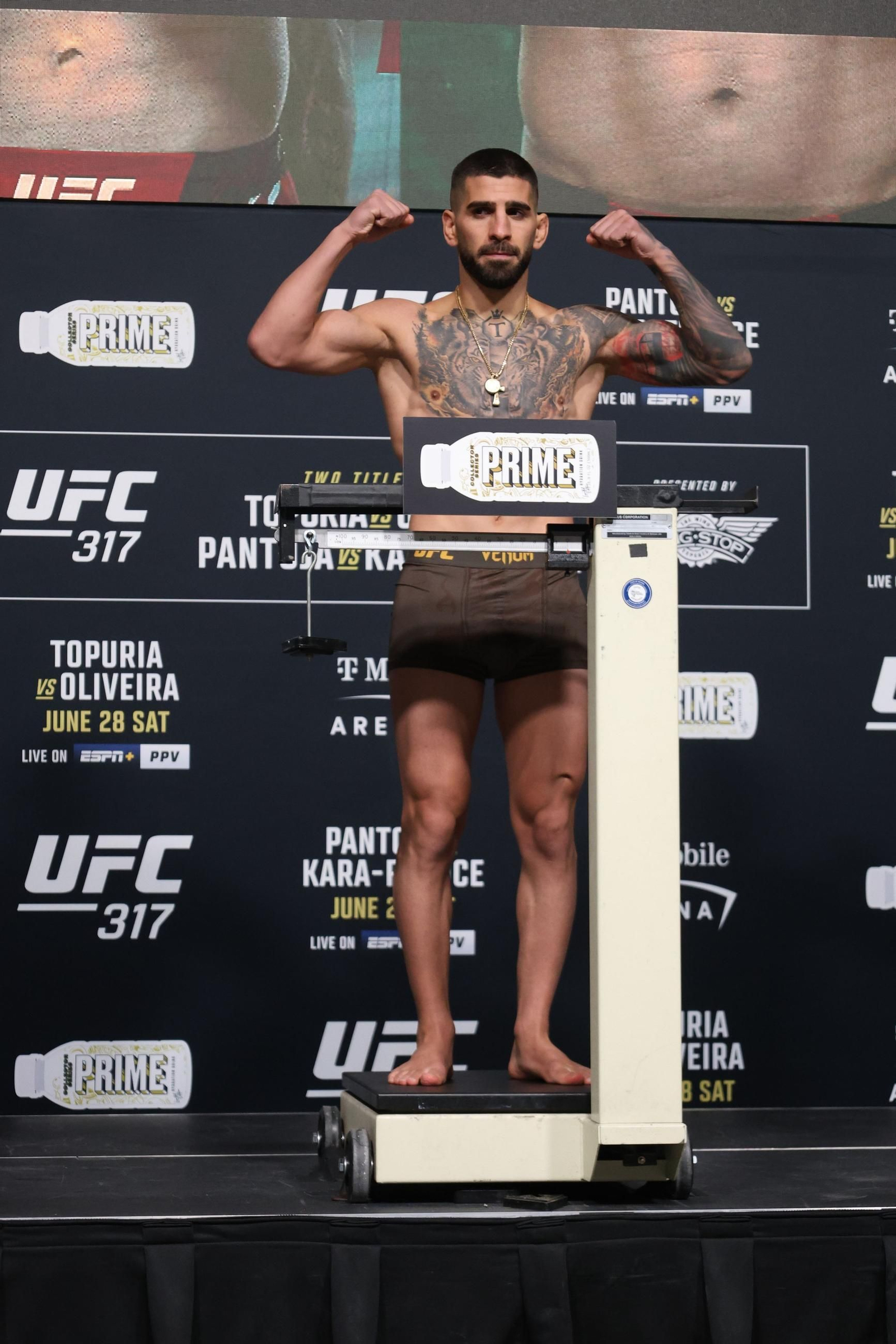 Las fotos del triunfo de Topuria ante Oliveira