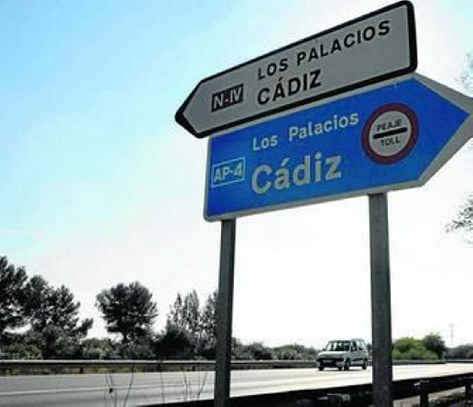 La autopista de Cádiz a Sevilla cada vez tiene menos pasajeros.