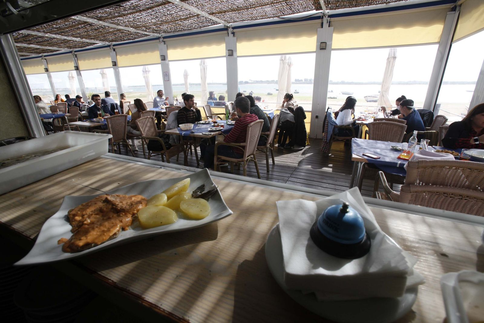 Ambiente en las terrazas de El Rompido y Punta Umbría durante este sábado.