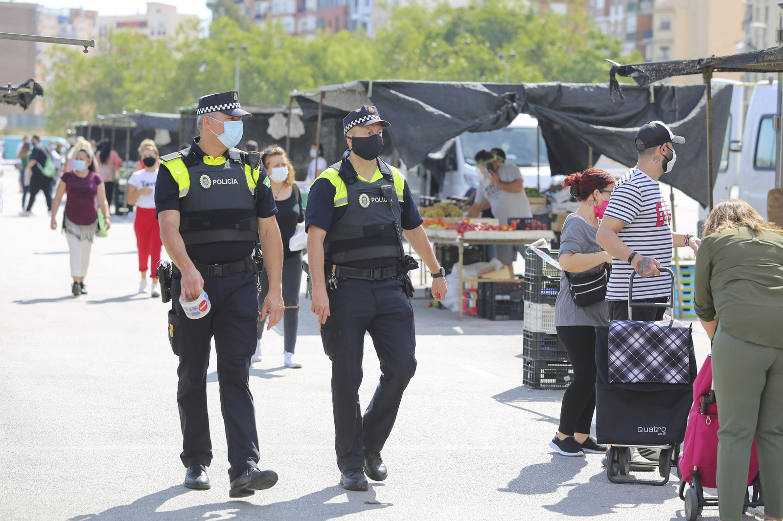 Las fotos del mercadillo de Huelin, en Málaga, en su primer día de desescalada