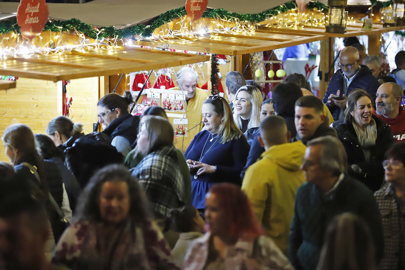 Imágenes del mercado navideño de la Plaza de las Monjas