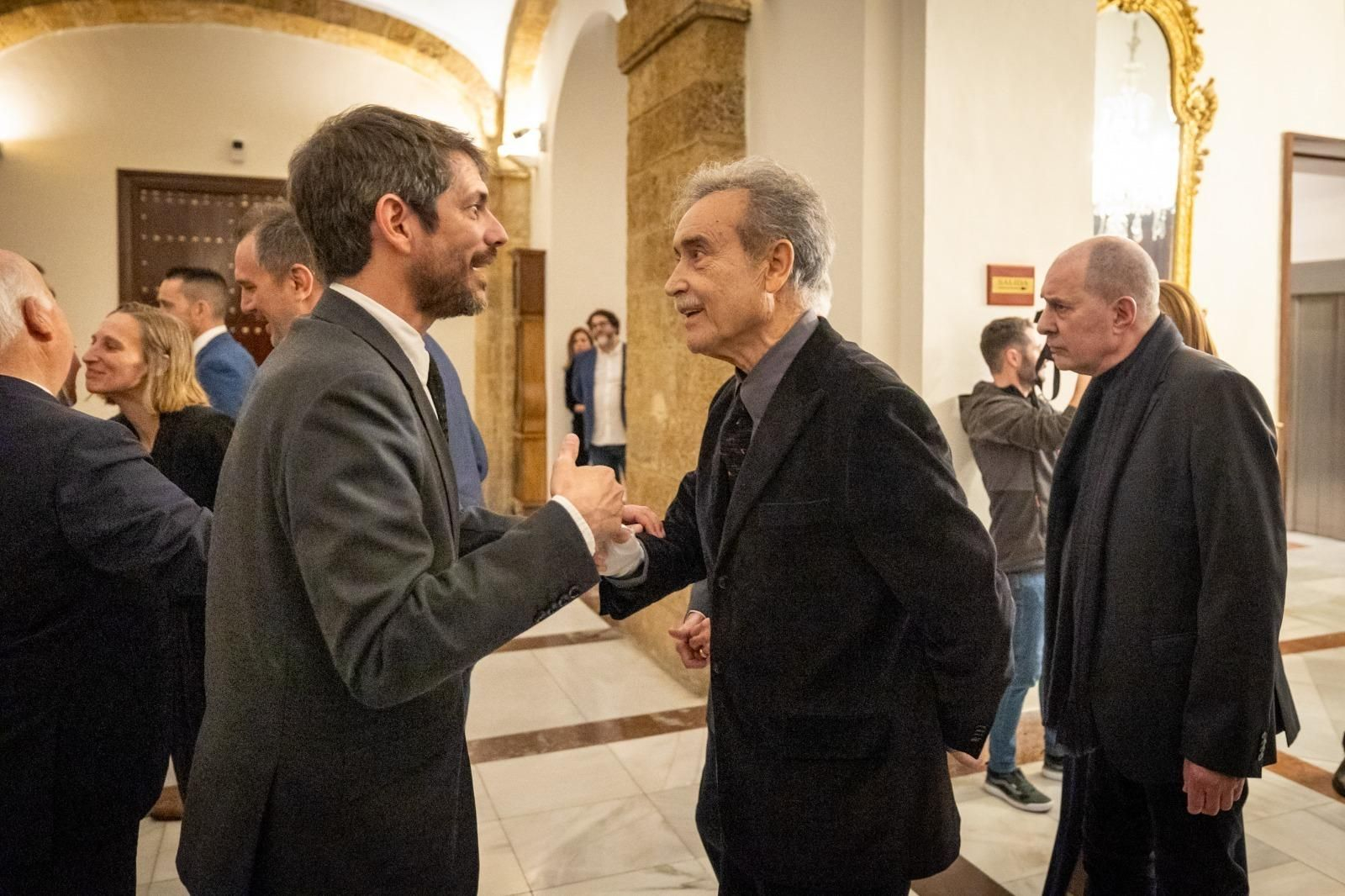 Las imágenes de la cena de los premiados con la Medalla de Oro de las Bellas Artes en la Diputación de  Cádiz