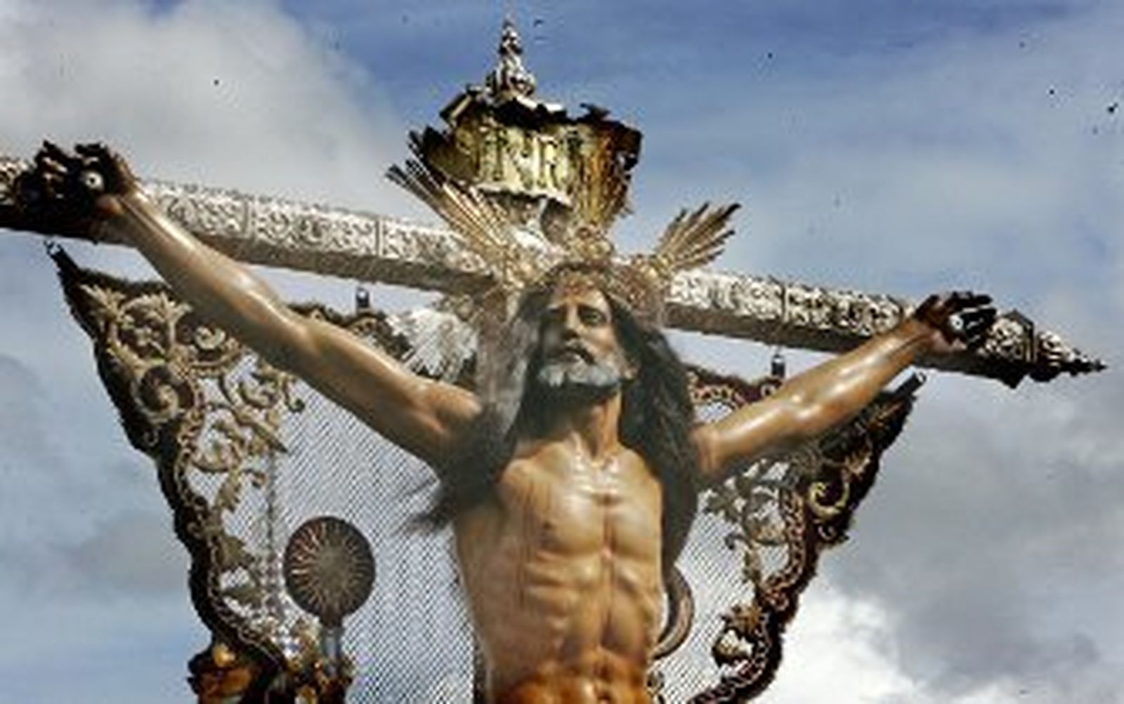 La lluvia estropea el Viernes Santo
