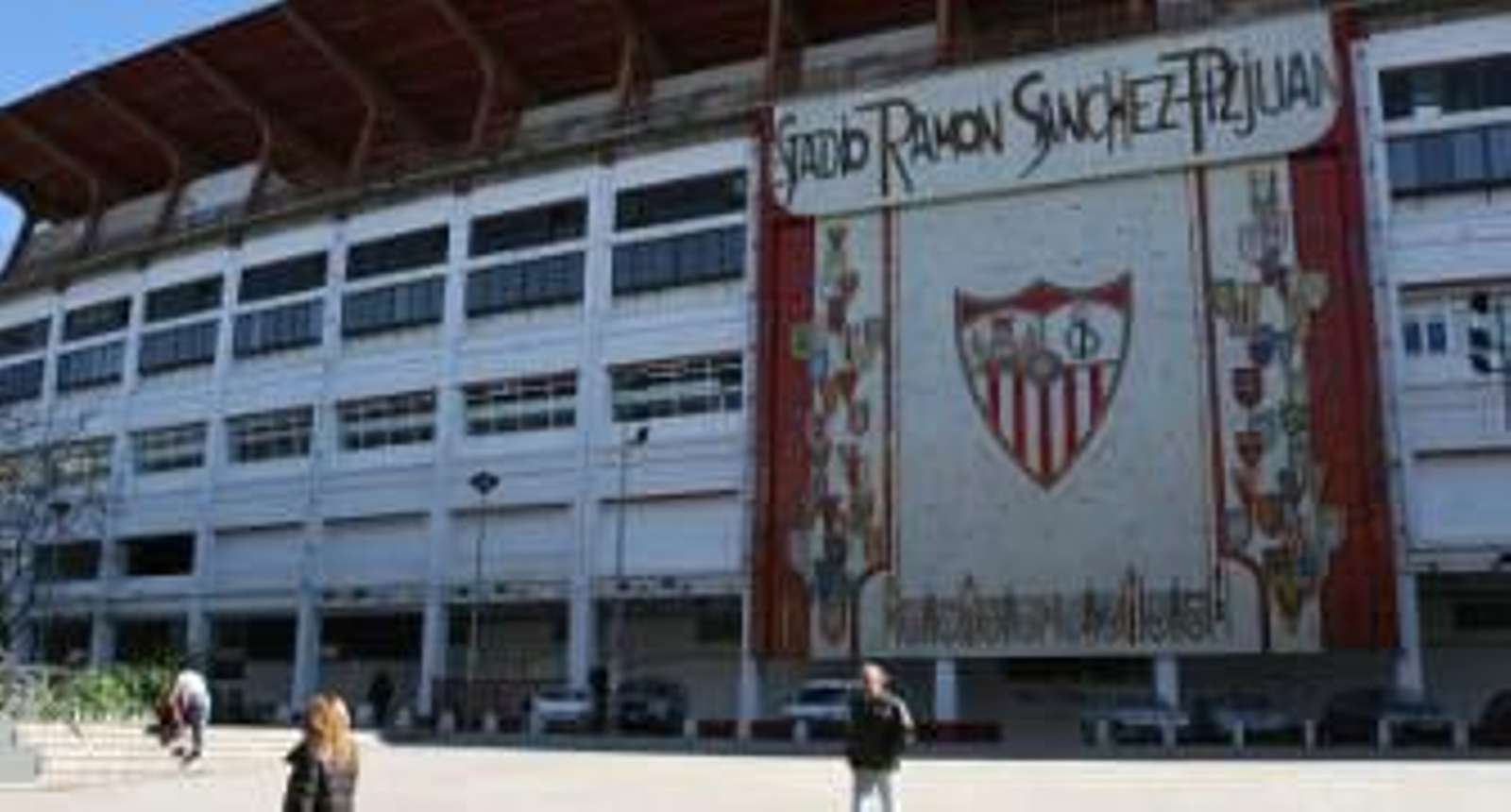 El mosaico de la fachada de preferencia del Ramón Sánchez-Pizjuán. / José Ángel García